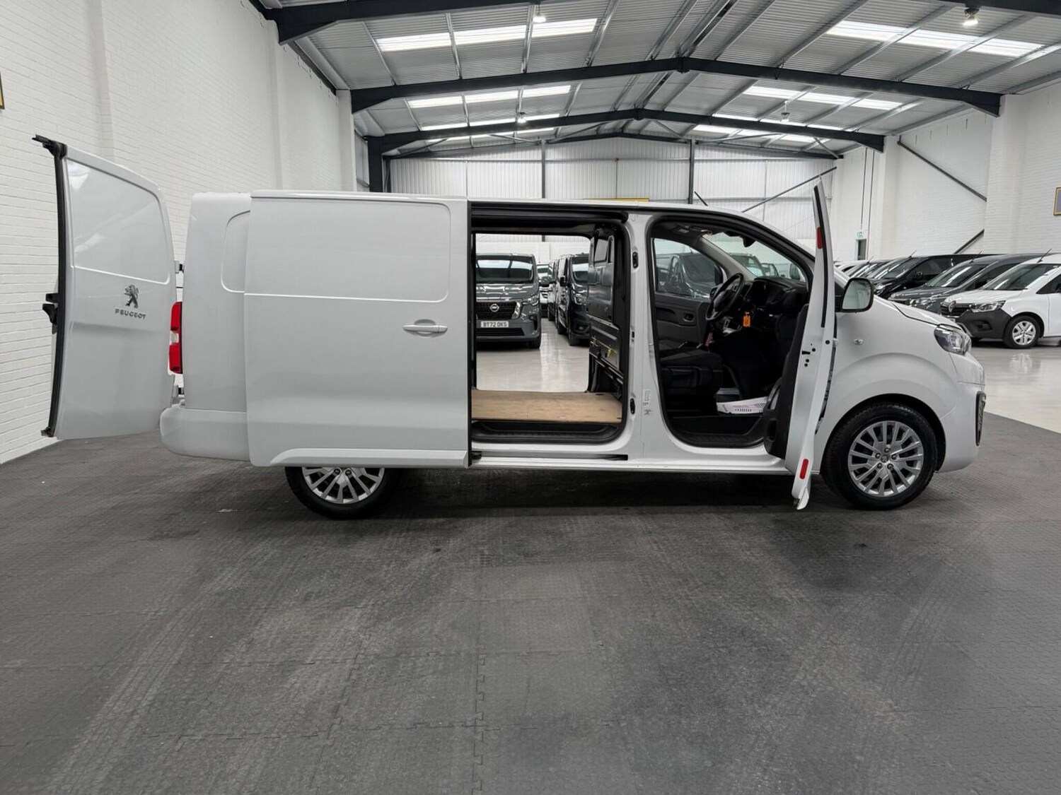 Used Peugeot Expert 2023 for sale - 78102327: Photo 45