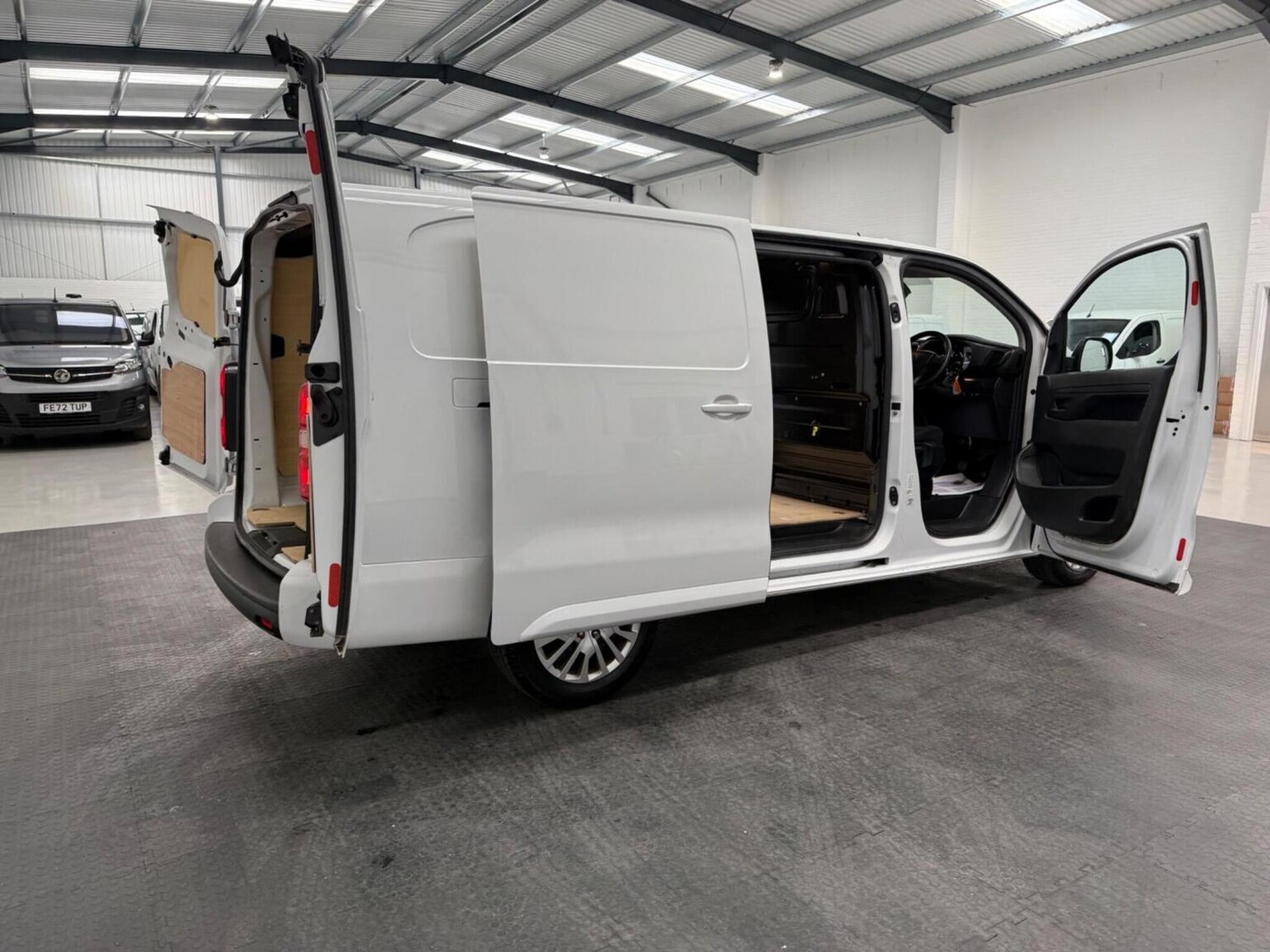 Used Peugeot Expert 2023 for sale - 78102327: Photo 61