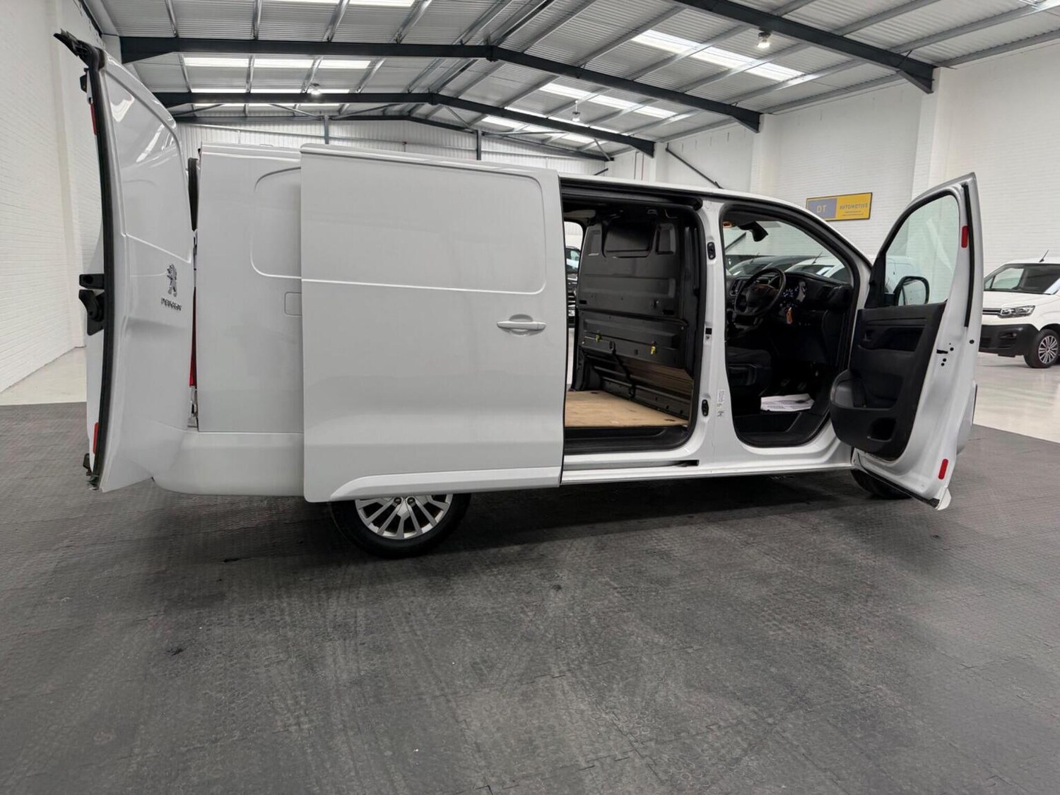 Used Peugeot Expert 2023 for sale - 78102327: Photo 63