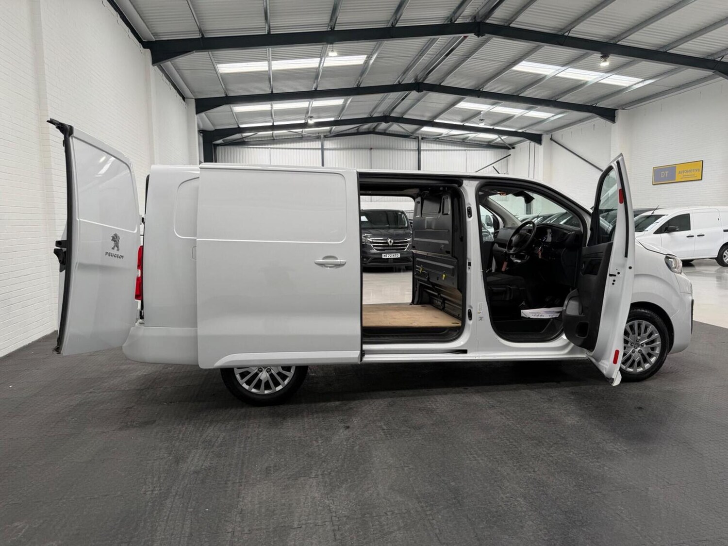 Used Peugeot Expert 2023 for sale - 78102327: Photo 64