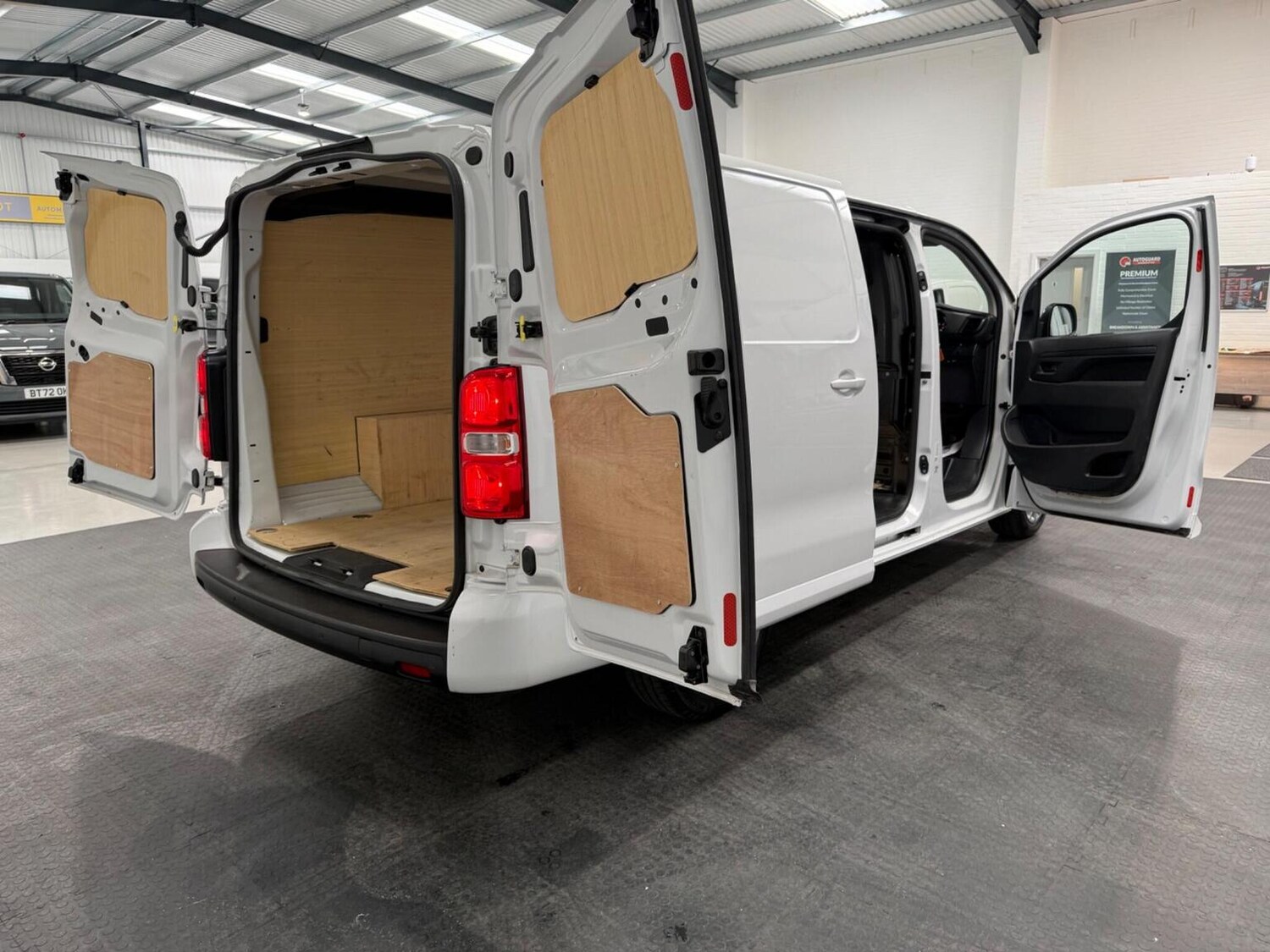 Used Peugeot Expert 2023 for sale - 78102327: Photo 68