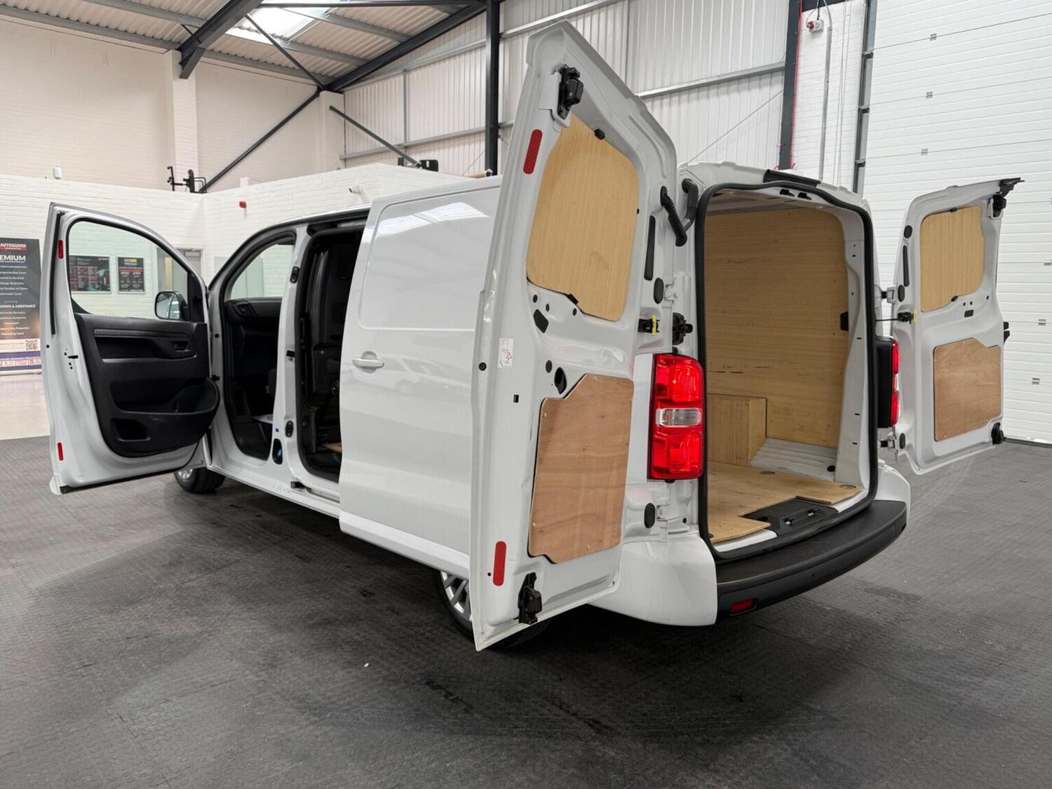 Used Peugeot Expert 2023 for sale - 78102327: Photo 76