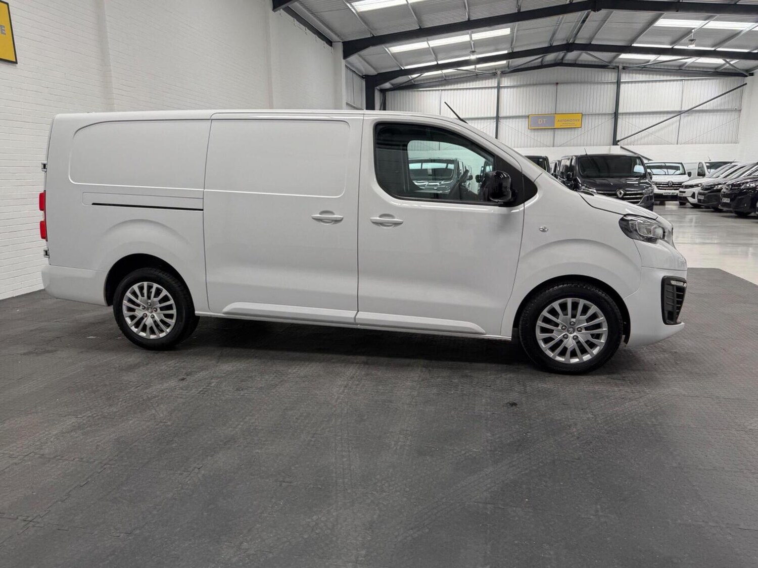 Used Peugeot Expert 2023 for sale - 78102327: Photo 9