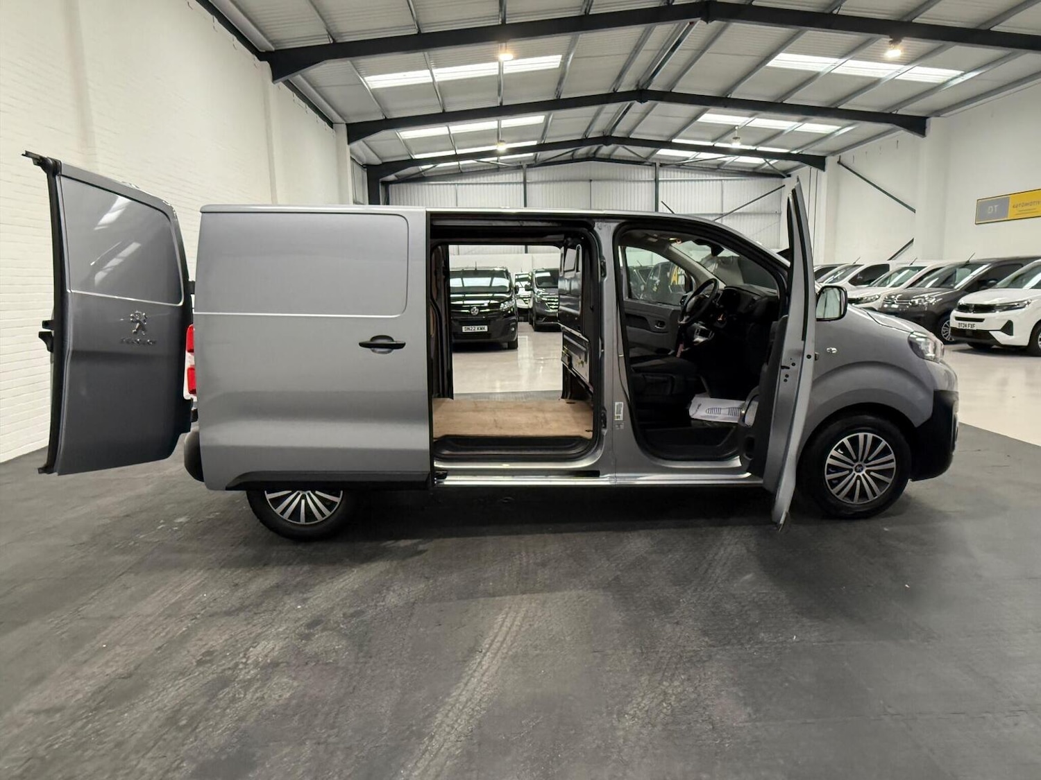 Used Peugeot Expert 2023 for sale - 78102342: Photo 35