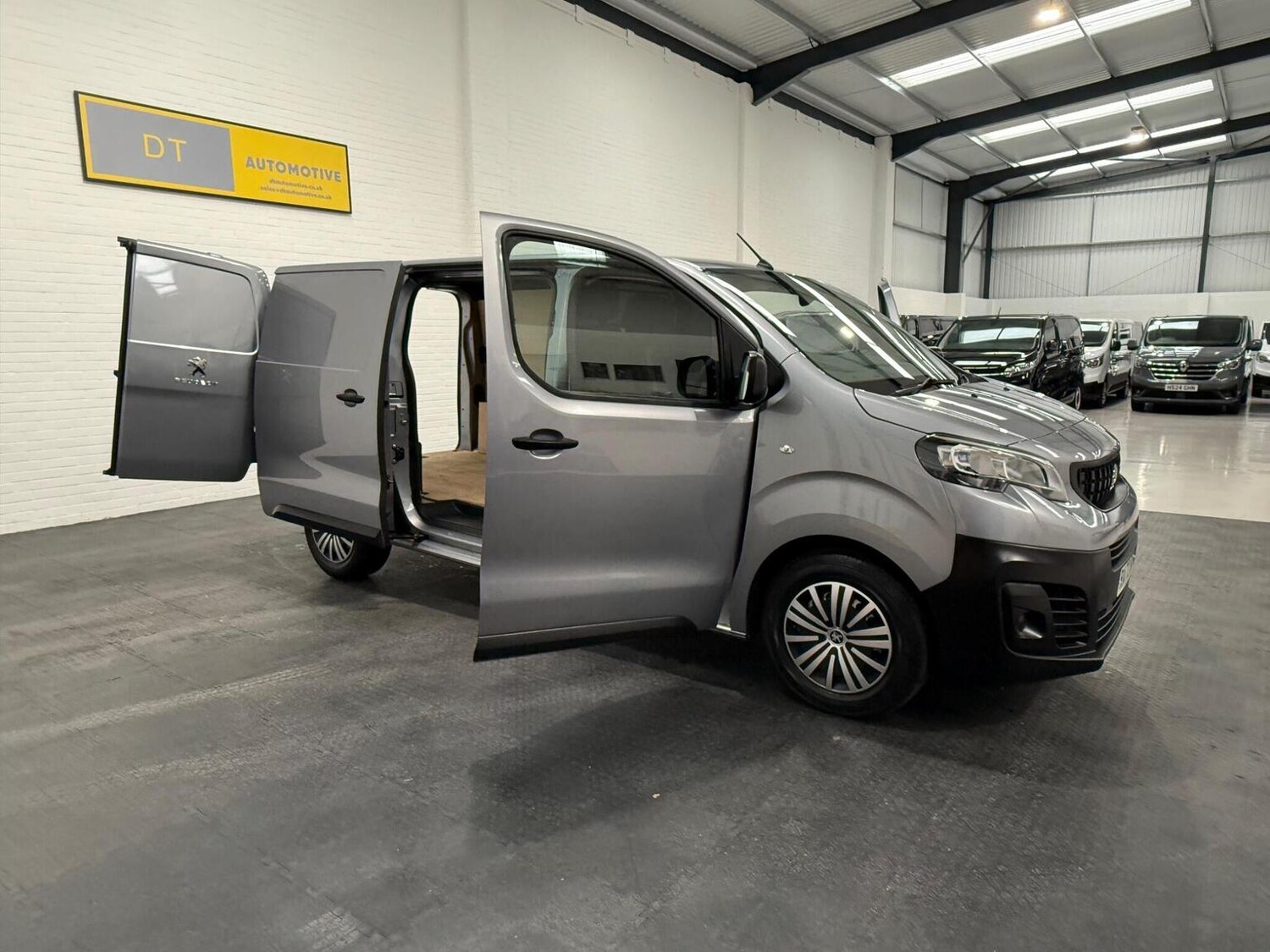 Used Peugeot Expert 2023 for sale - 78102342: Photo 38