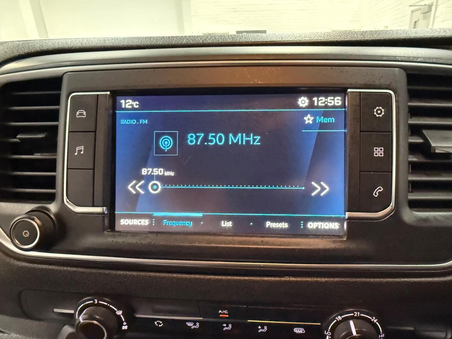 Used Peugeot Expert 2023 for sale - 78102342: Photo 51