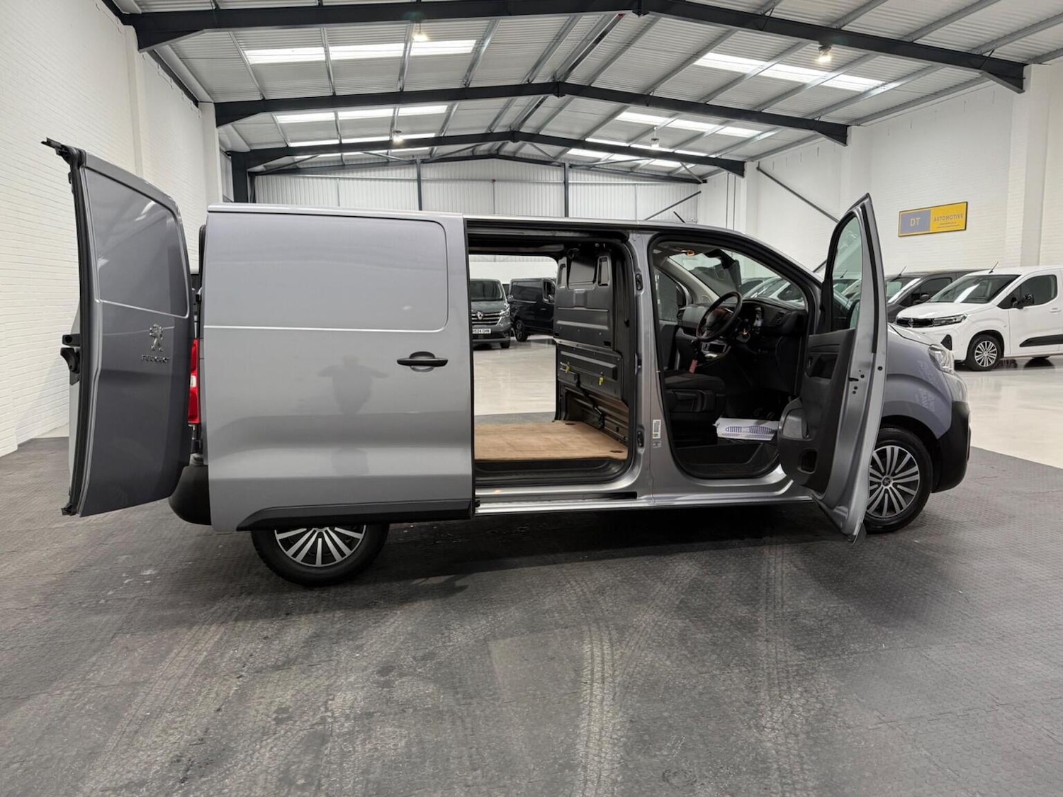 Used Peugeot Expert 2023 for sale - 78102342: Photo 56