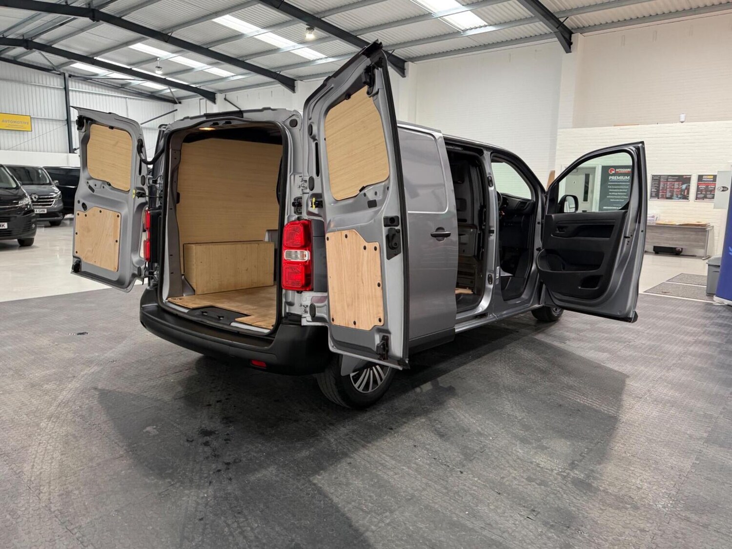 Used Peugeot Expert 2023 for sale - 78102342: Photo 58