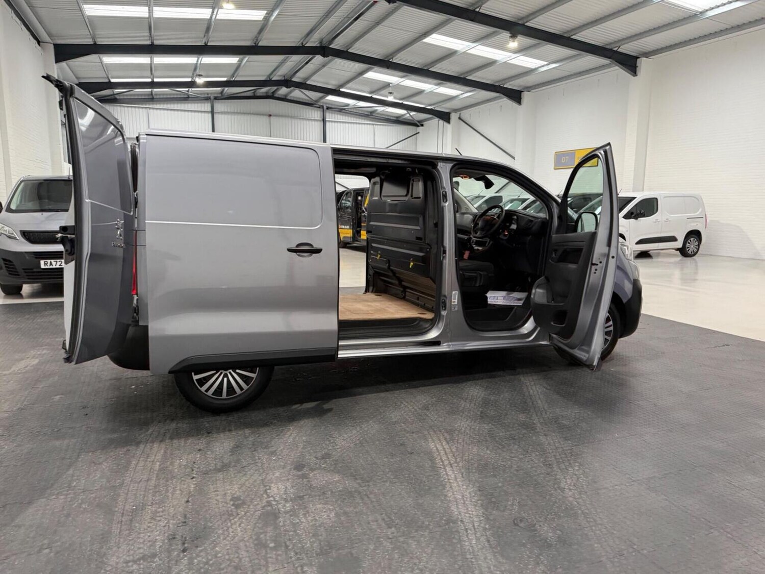 Used Peugeot Expert 2023 for sale - 78102342: Photo 60