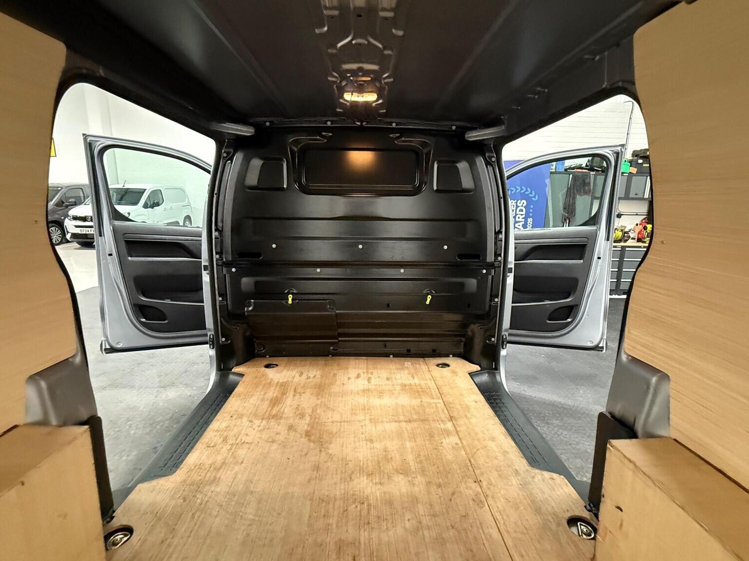 Used Peugeot Expert 2023 for sale - 78102342: Photo 61