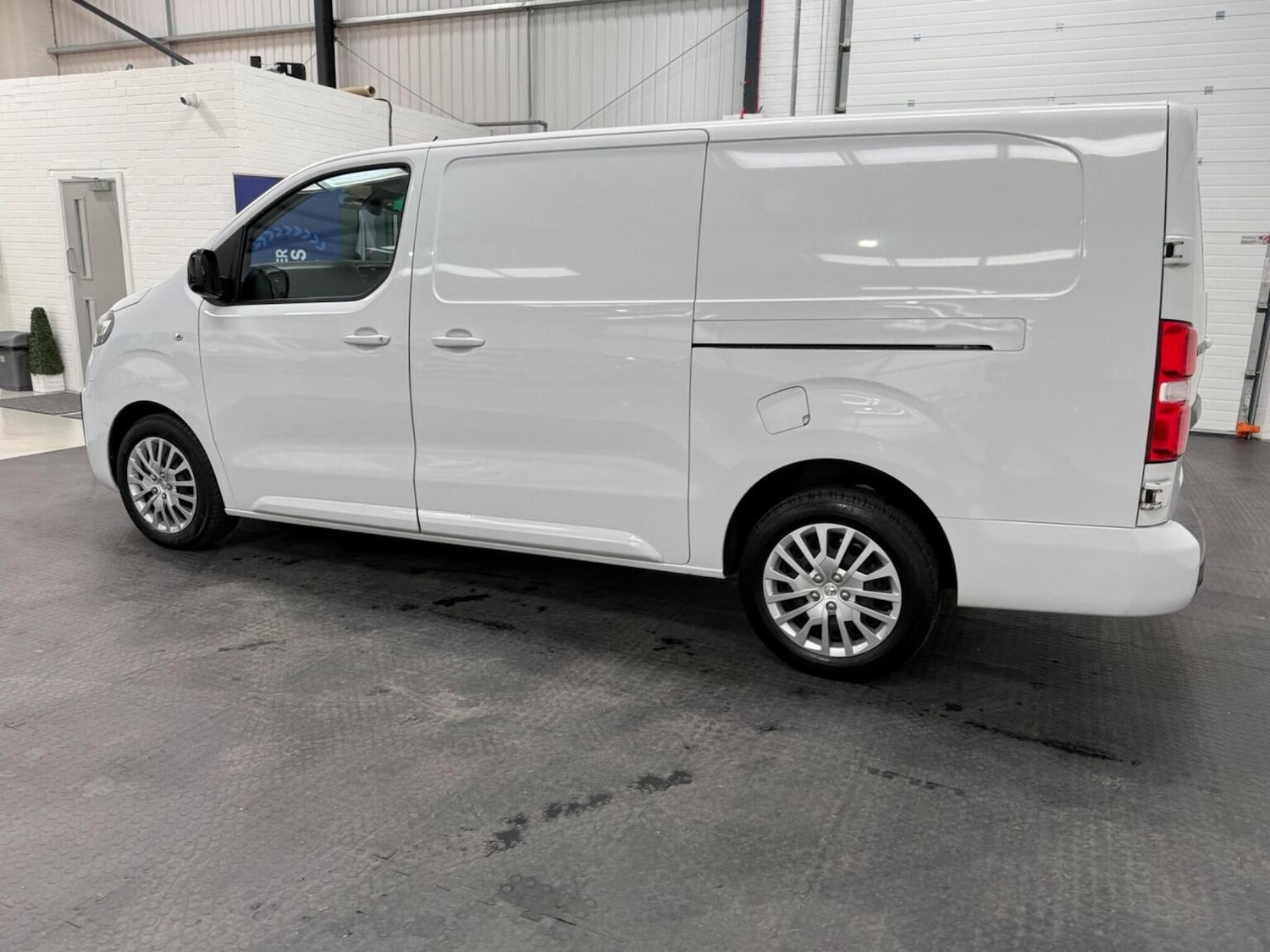 Used Vauxhall Vivaro 2023 for sale - 78102319: Photo 25