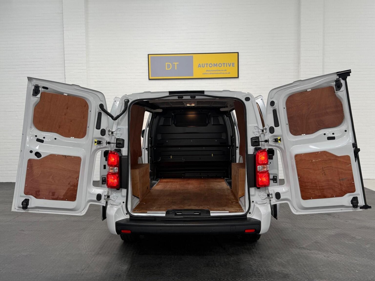 Used Vauxhall Vivaro 2023 for sale - 78102319: Photo 3