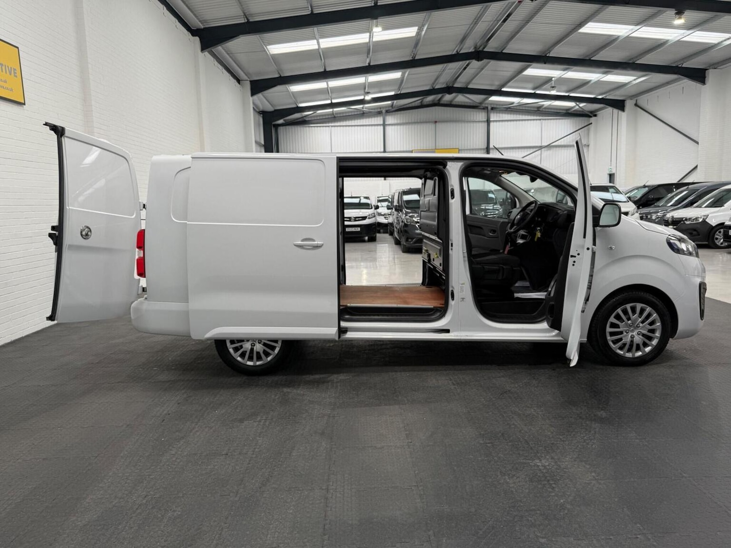 Used Vauxhall Vivaro 2023 for sale - 78102319: Photo 41