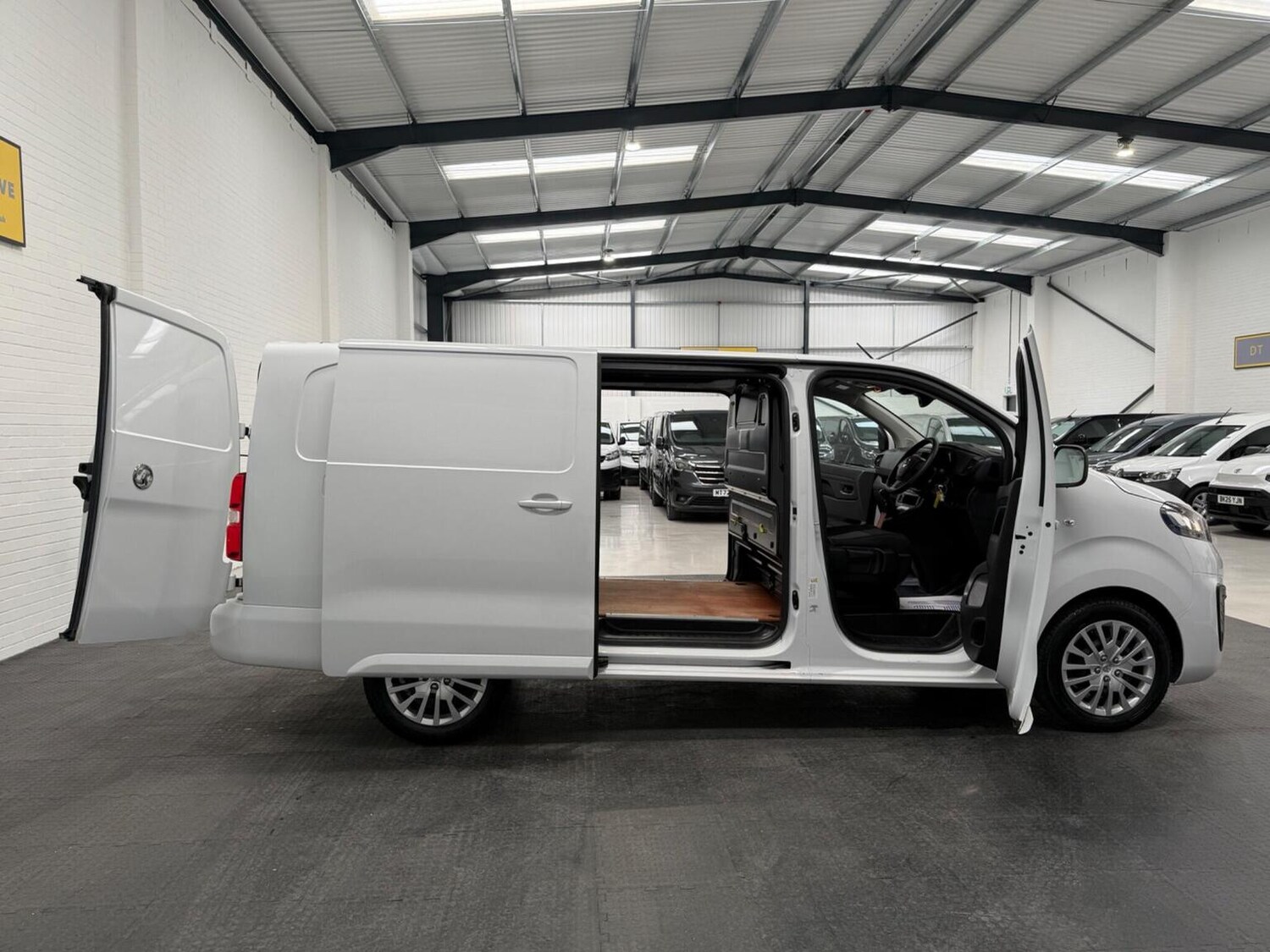 Used Vauxhall Vivaro 2023 for sale - 78102319: Photo 66