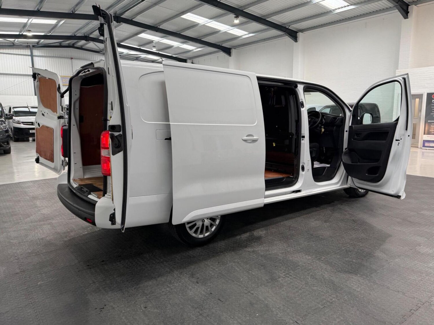 Used Vauxhall Vivaro 2023 for sale - 78102319: Photo 70