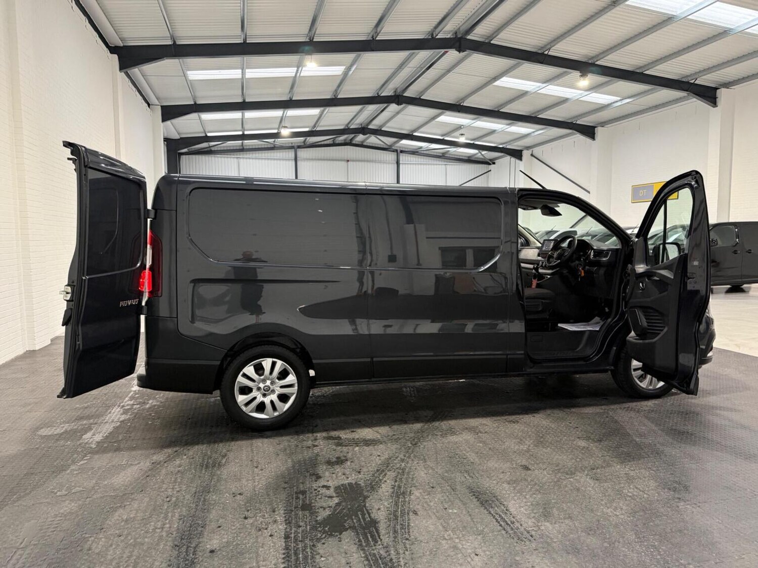 Used Renault Trafic 2023 for sale - 78102321: Photo 65