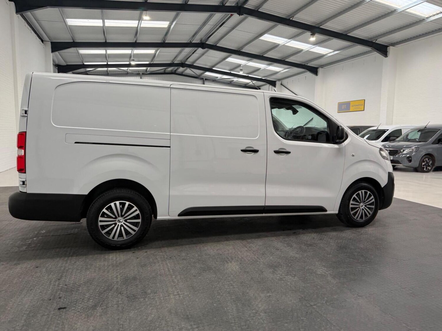 Used Vauxhall Vivaro 2023 for sale - 78102333: Photo 11
