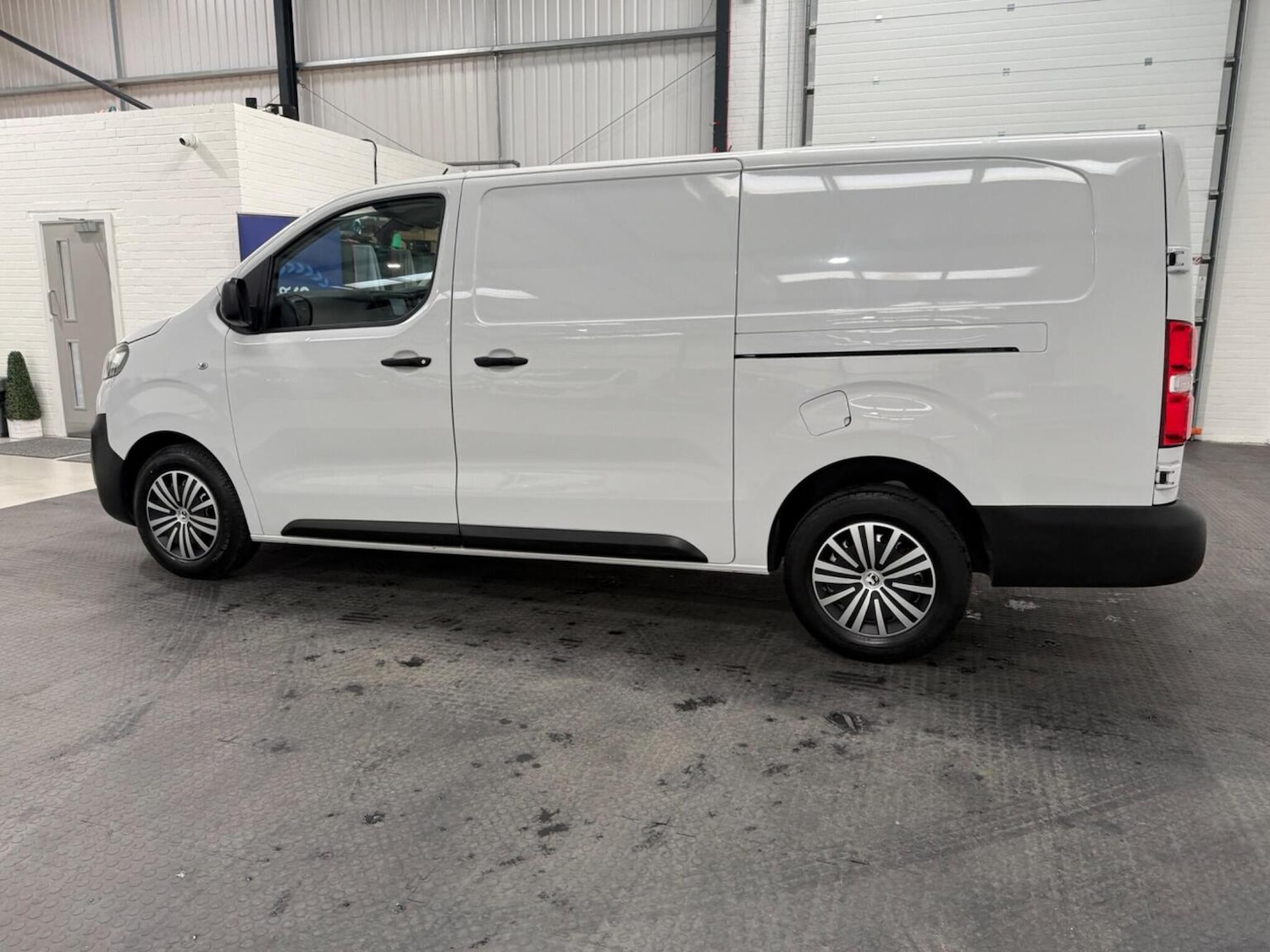 Used Vauxhall Vivaro 2023 for sale - 78102333: Photo 24