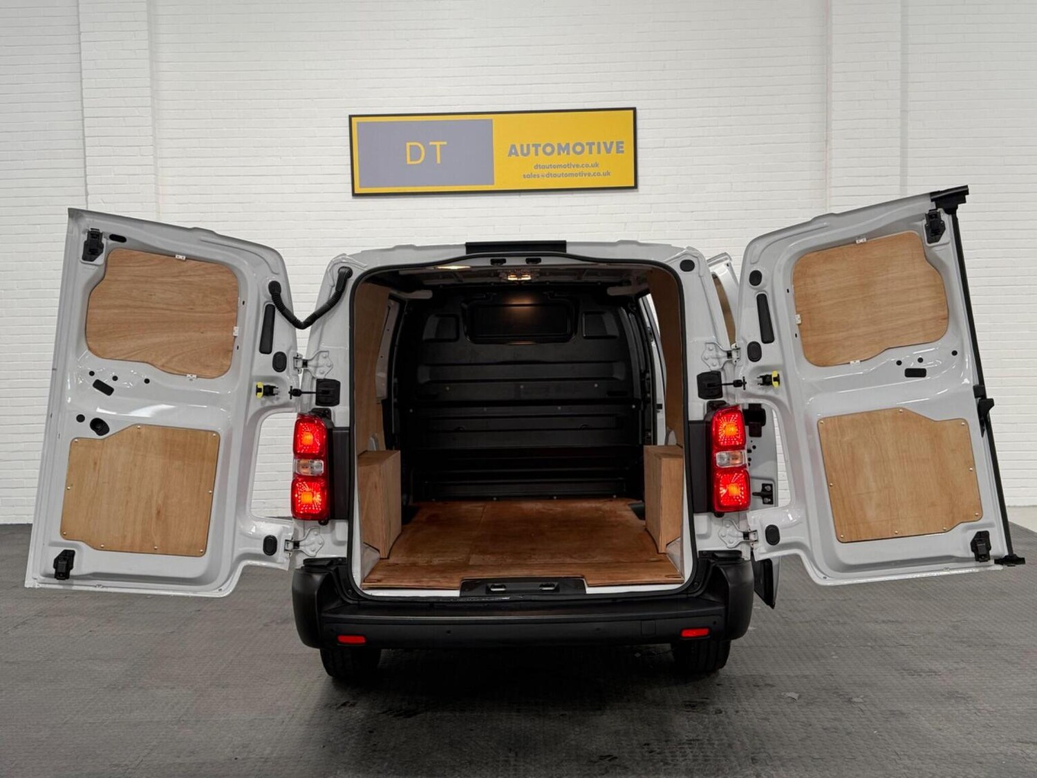 Used Vauxhall Vivaro 2023 for sale - 78102333: Photo 3