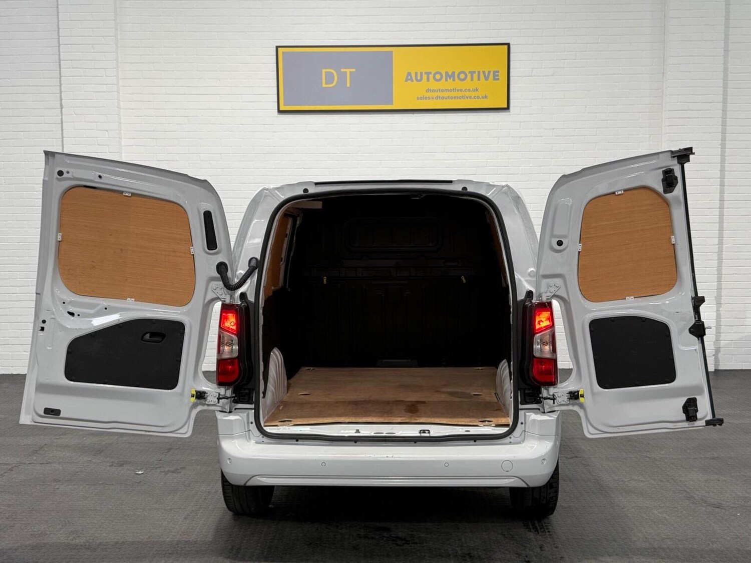 Used Vauxhall Combo 2024 for sale - 78102340: Photo 3