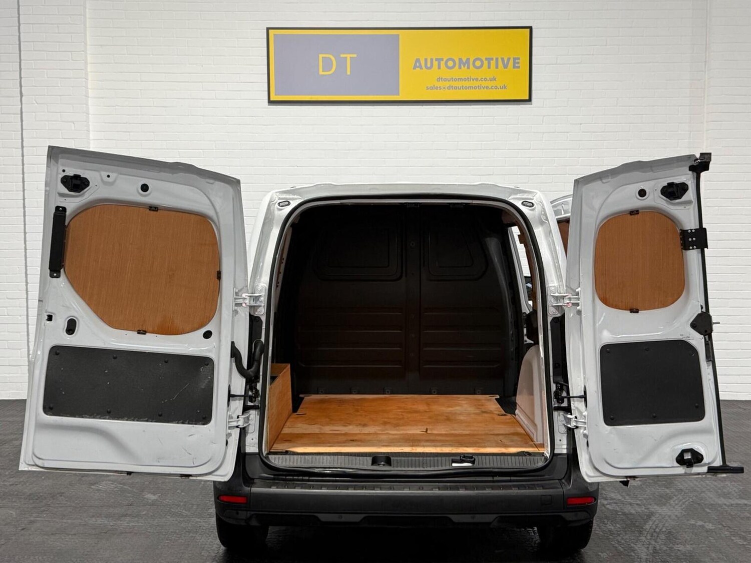 Used Renault Kangoo 2023 for sale - 78102332: Photo 3