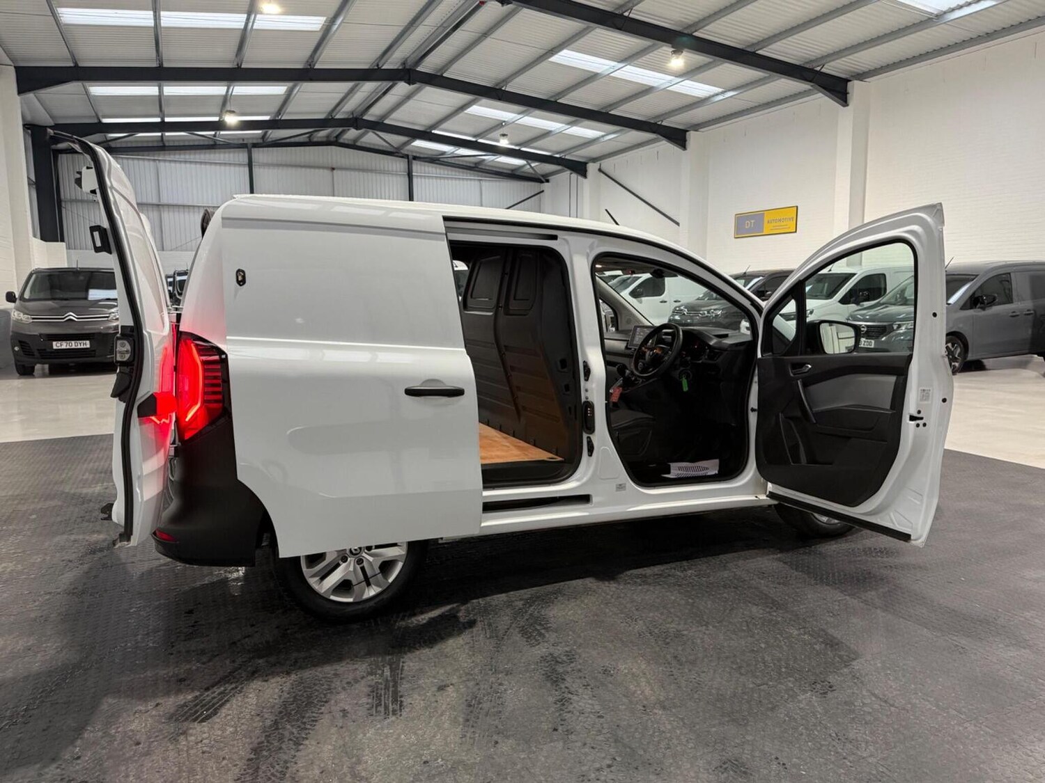 Used Renault Kangoo 2023 for sale - 78102332: Photo 58