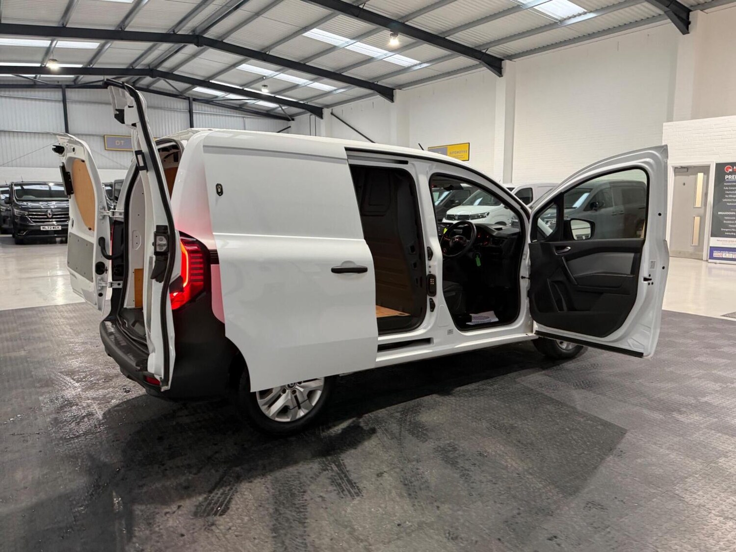 Used Renault Kangoo 2023 for sale - 78102332: Photo 63