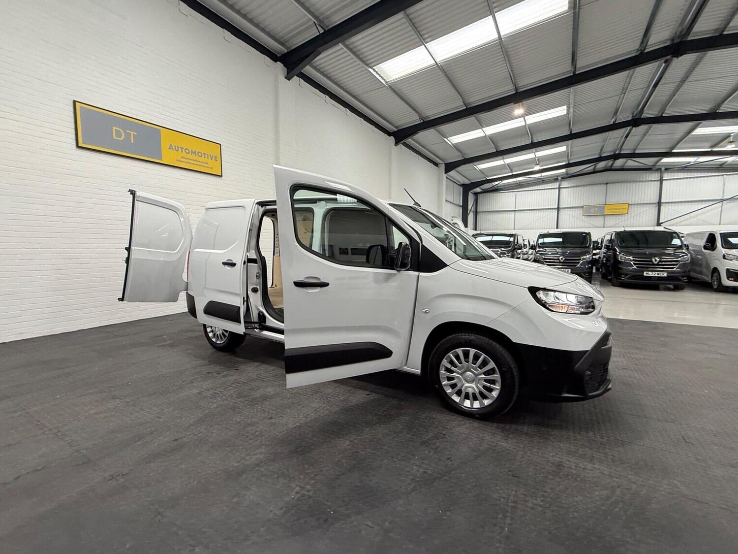 Used Toyota ProAce 2025 for sale - 78102329: Photo 41