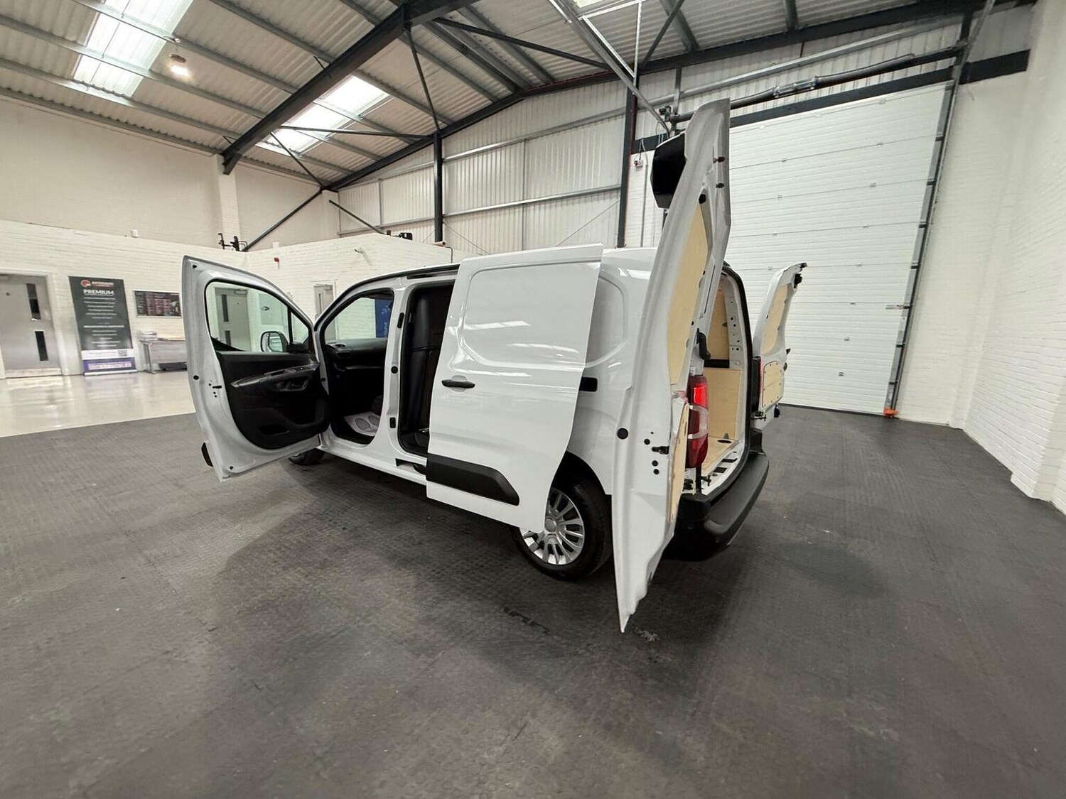 Used Toyota ProAce 2025 for sale - 78102329: Photo 87