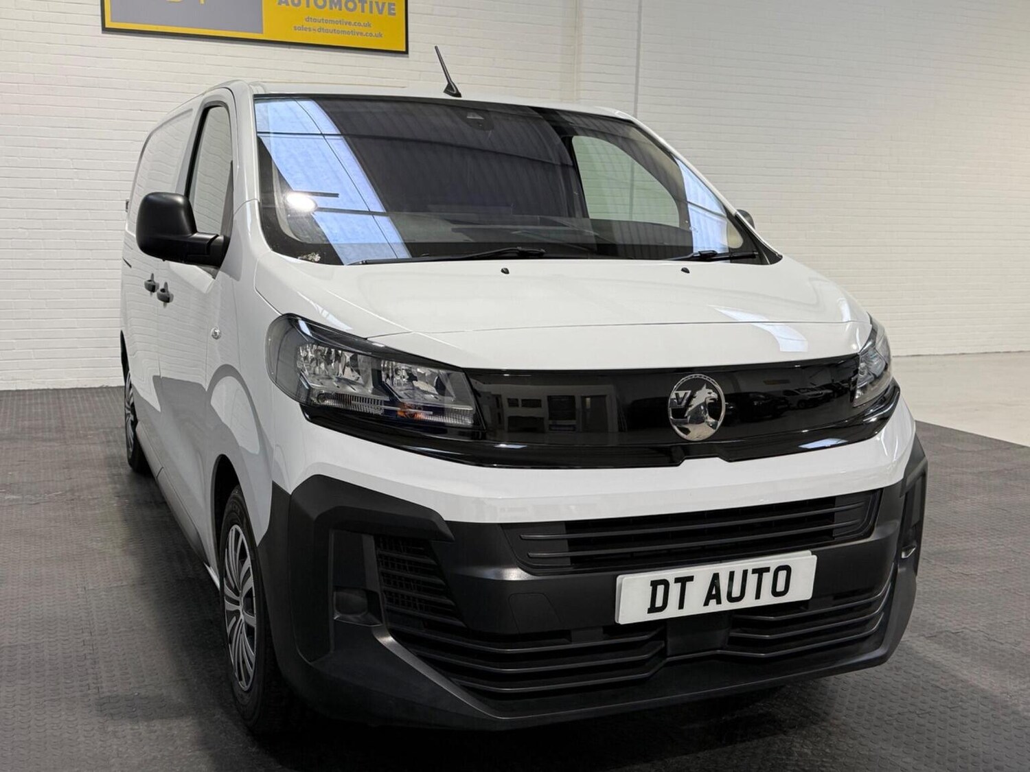Used Vauxhall Vivaro 2024 for sale - 78102337: Photo 4