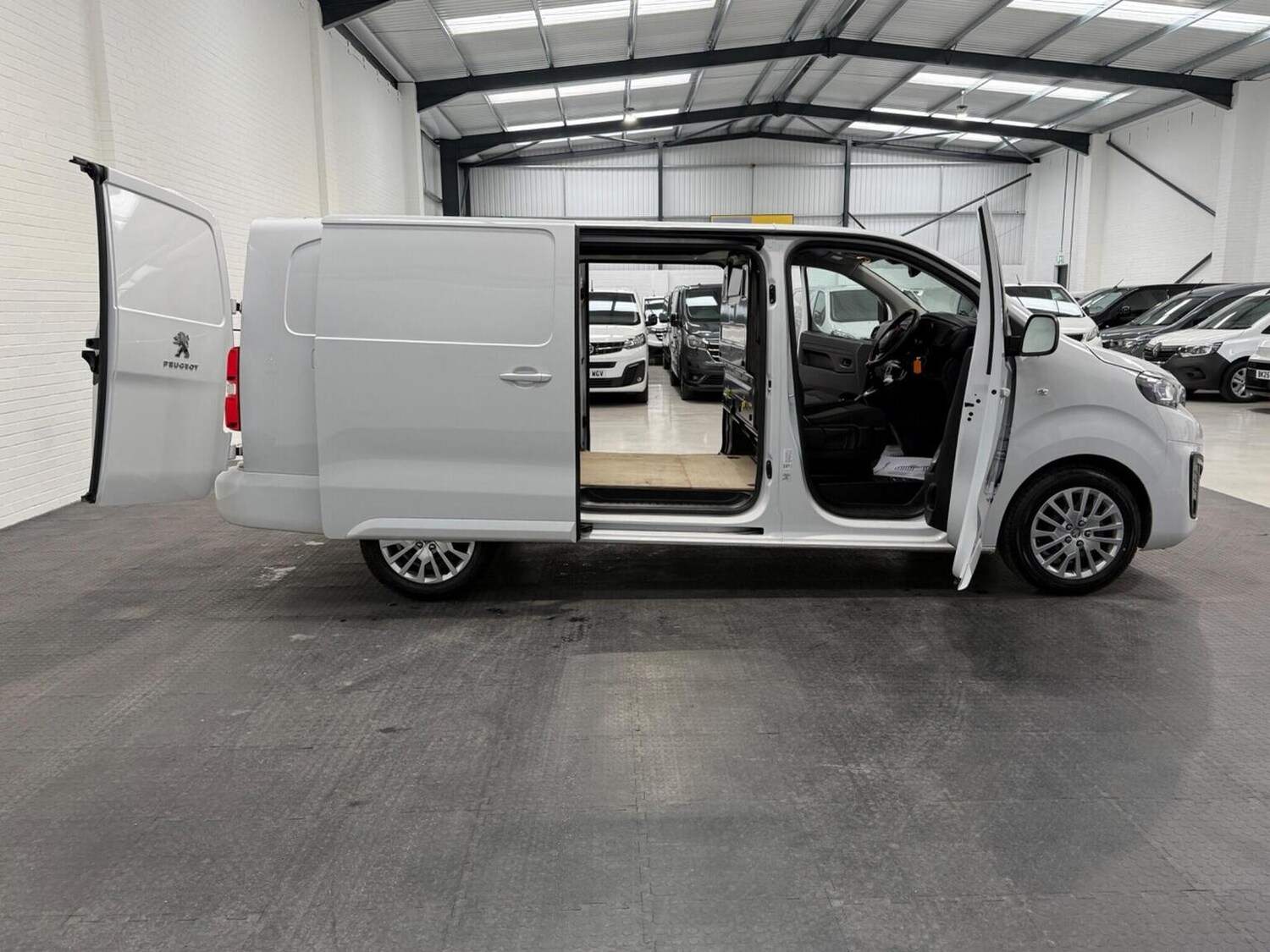 Used Peugeot Expert 2024 for sale - 78102323: Photo 39