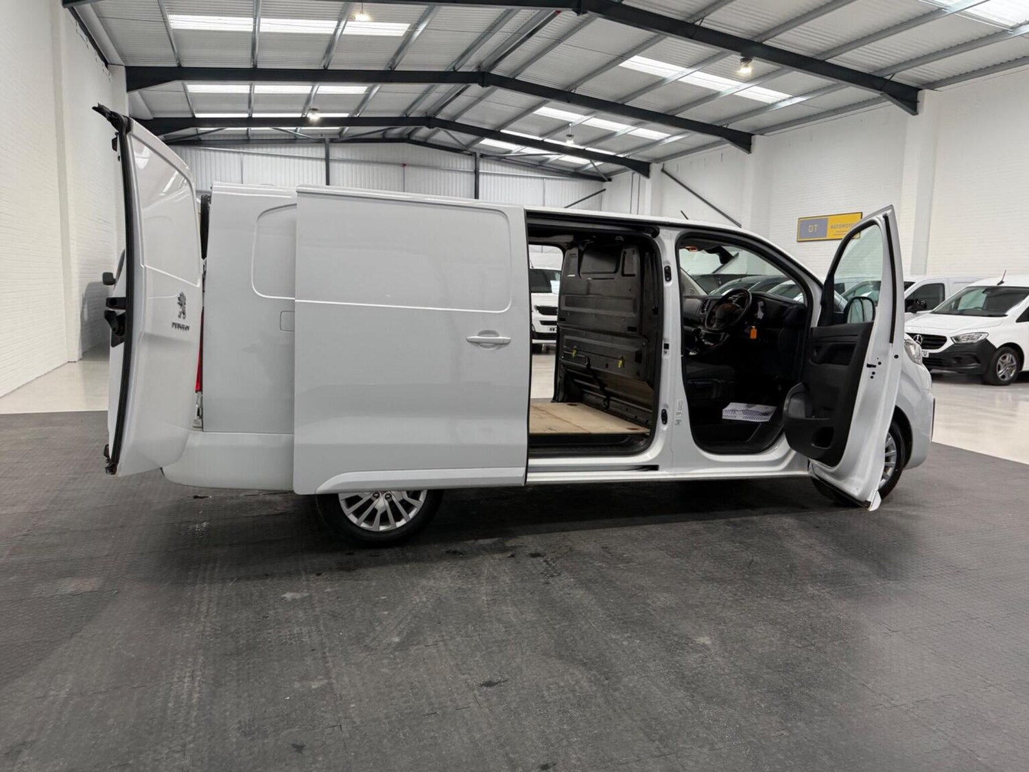 Used Peugeot Expert 2024 for sale - 78102323: Photo 56