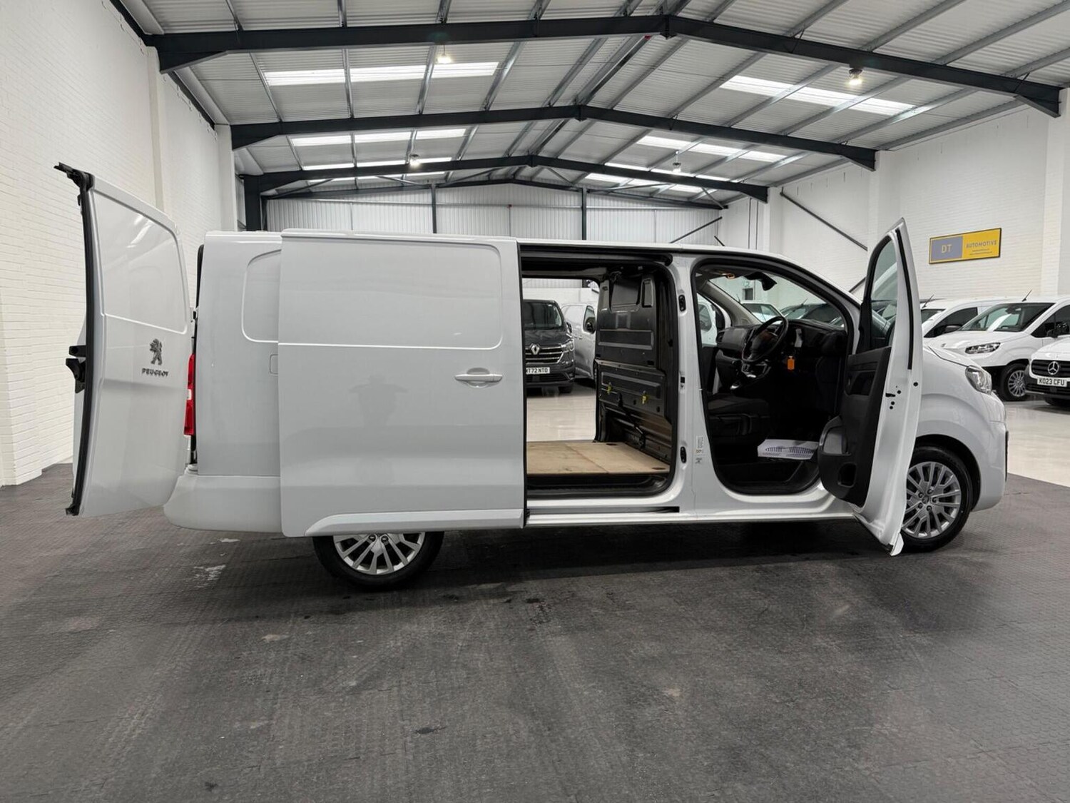 Used Peugeot Expert 2024 for sale - 78102323: Photo 58