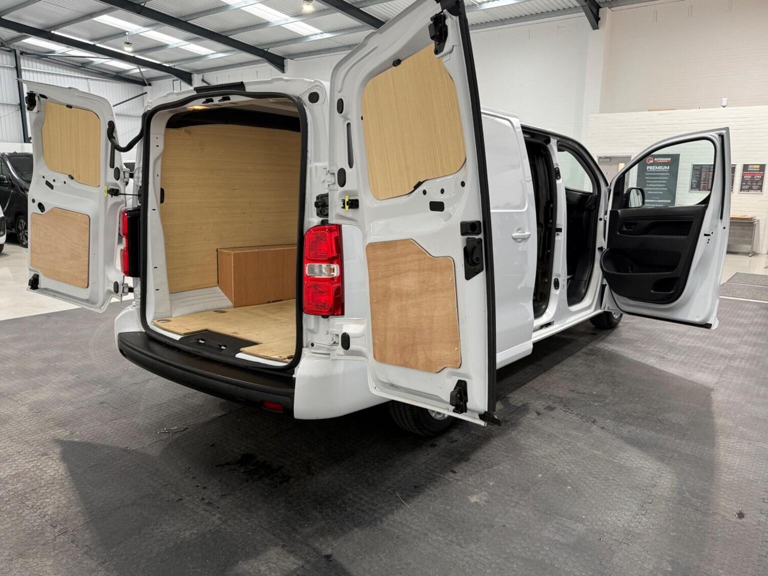 Used Peugeot Expert 2024 for sale - 78102323: Photo 61