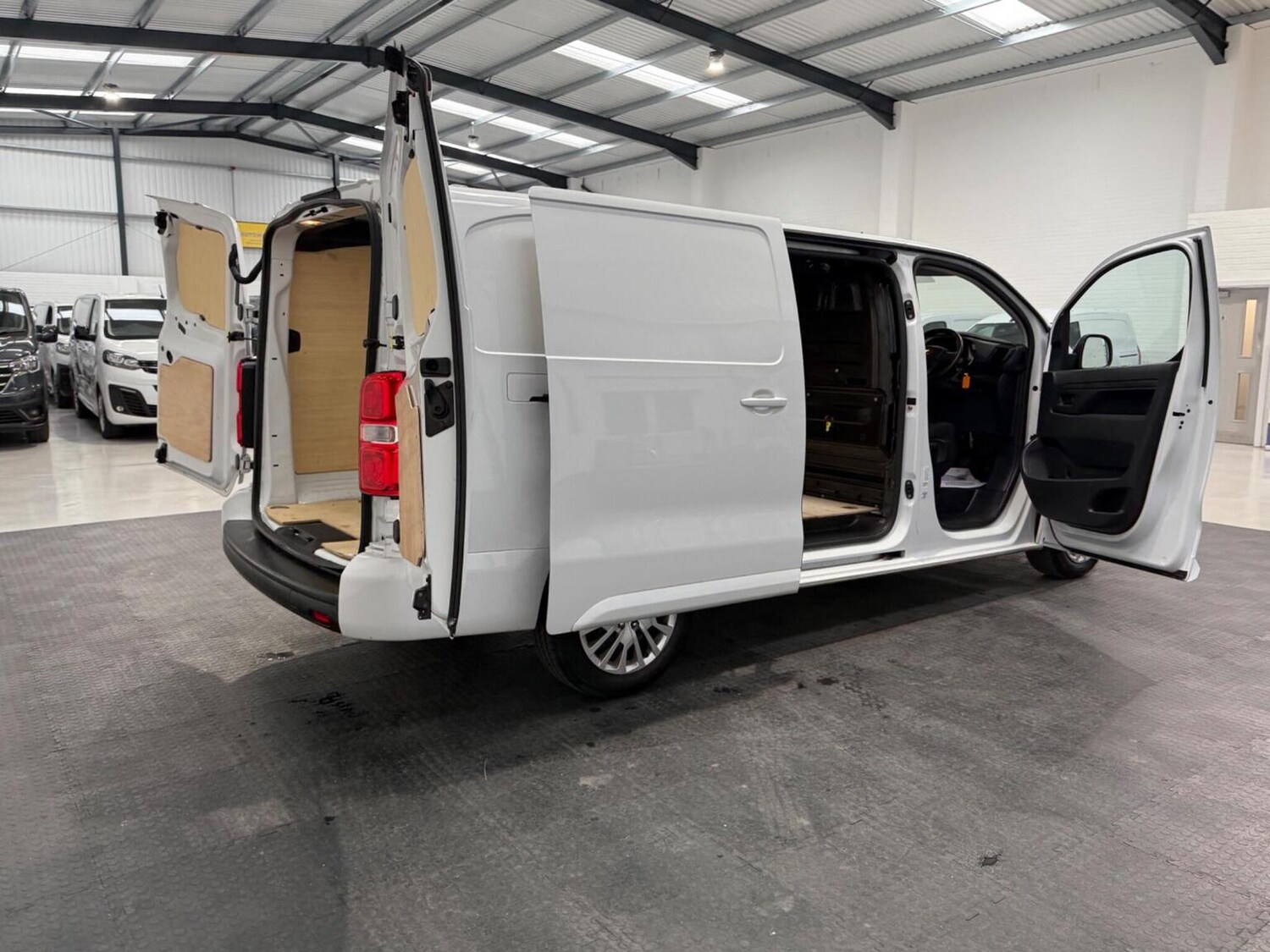 Used Peugeot Expert 2024 for sale - 78102323: Photo 63