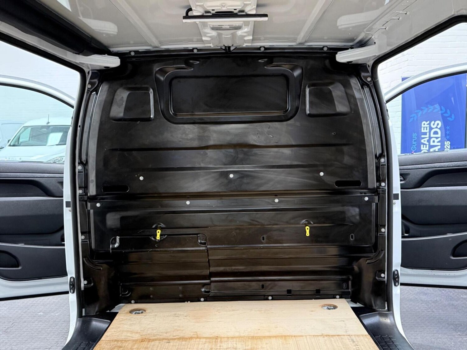 Used Peugeot Expert 2024 for sale - 78102323: Photo 64