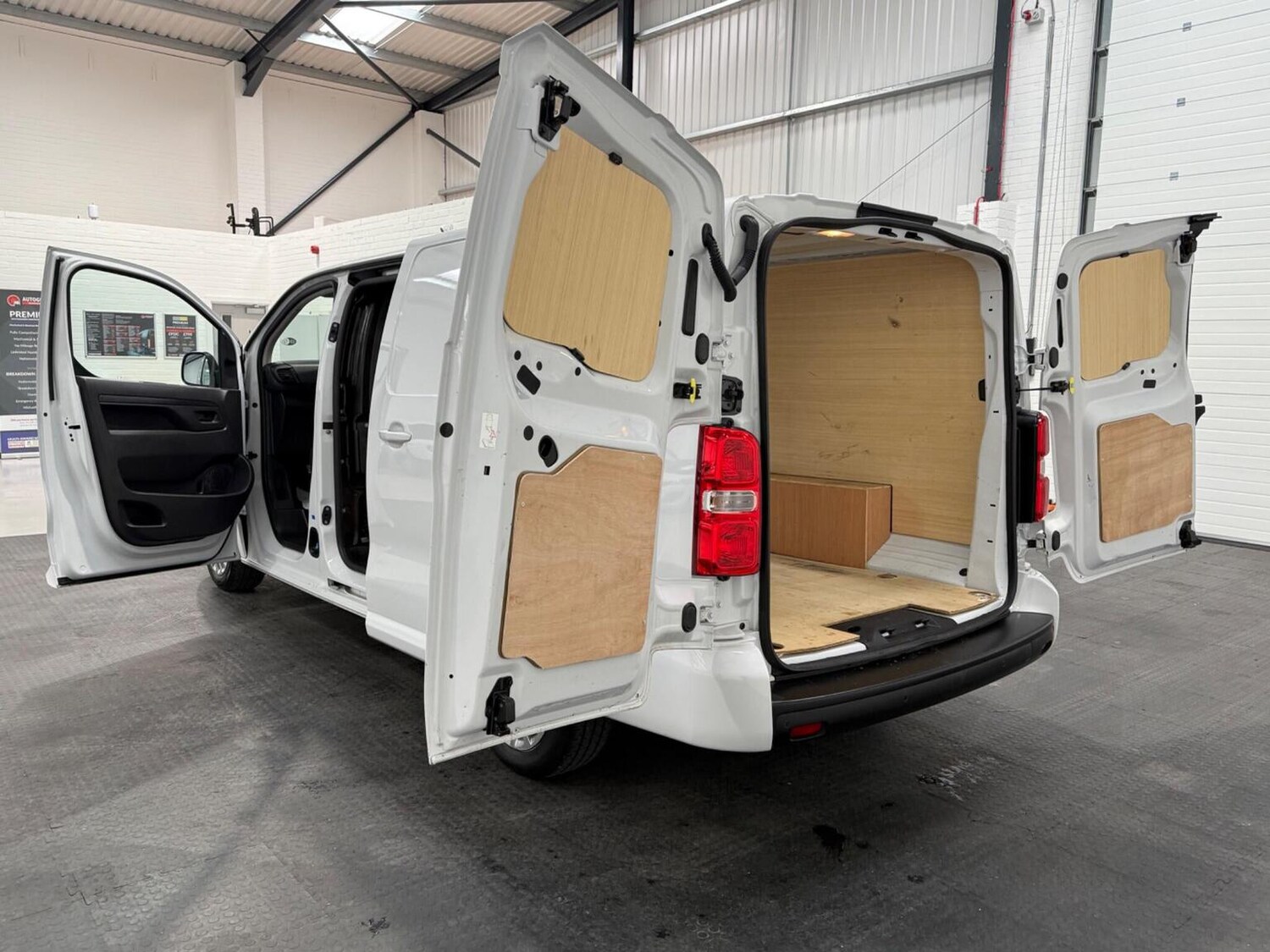 Used Peugeot Expert 2024 for sale - 78102323: Photo 75