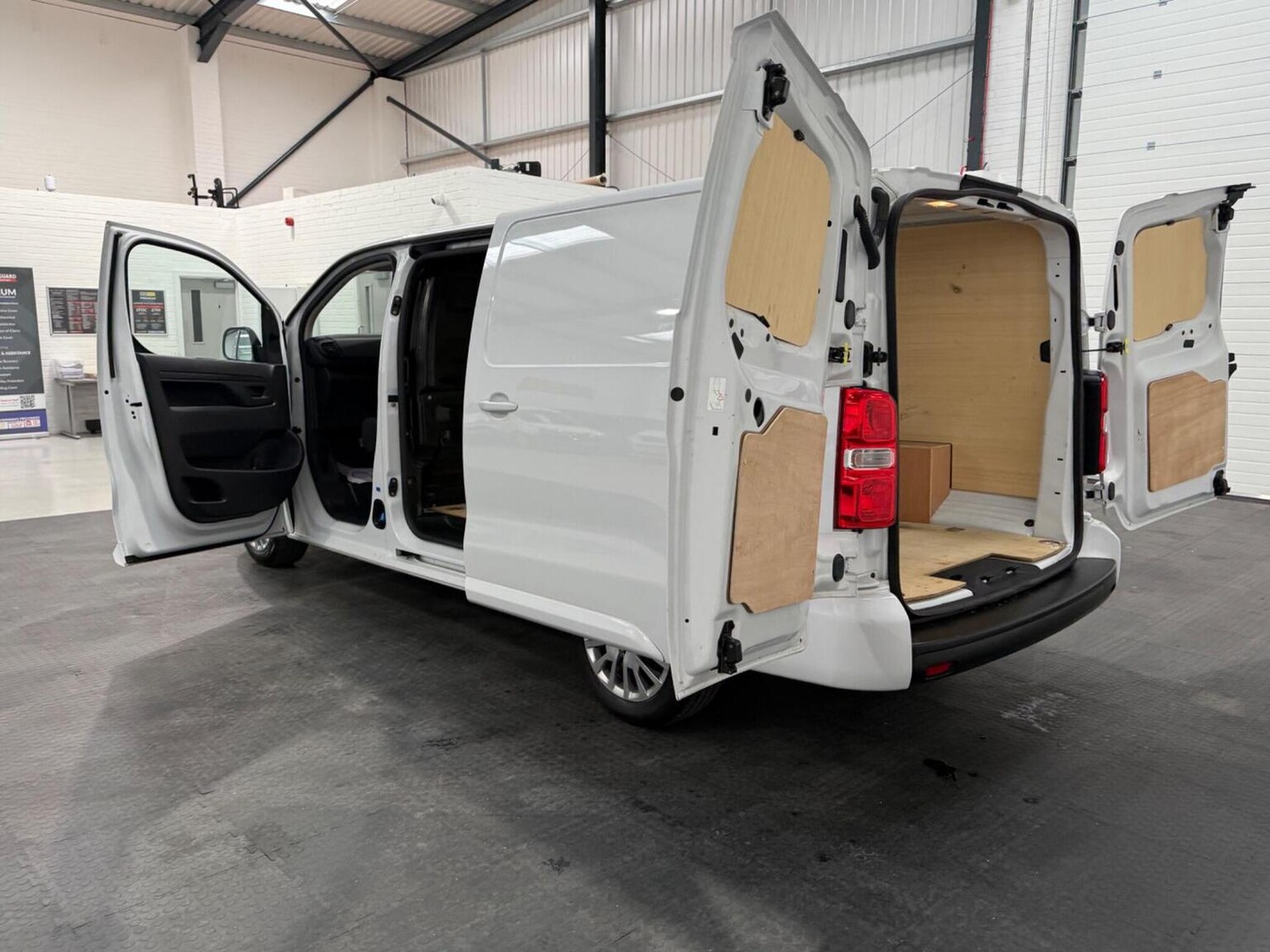 Used Peugeot Expert 2024 for sale - 78102323: Photo 76