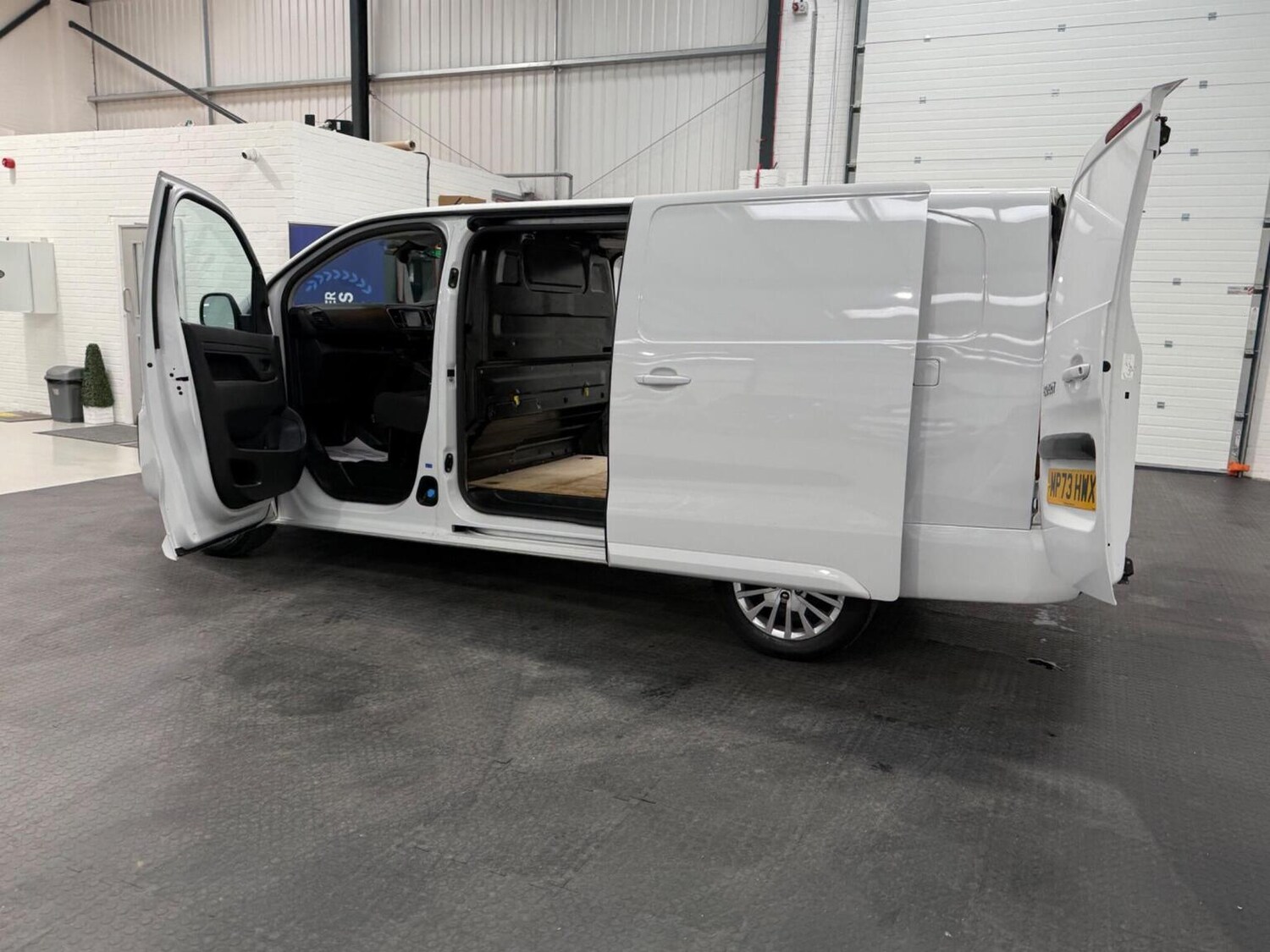 Used Peugeot Expert 2024 for sale - 78102323: Photo 79