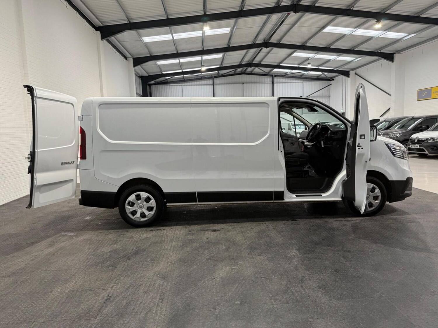 Used Renault Trafic 2024 for sale - 78102339: Photo 43