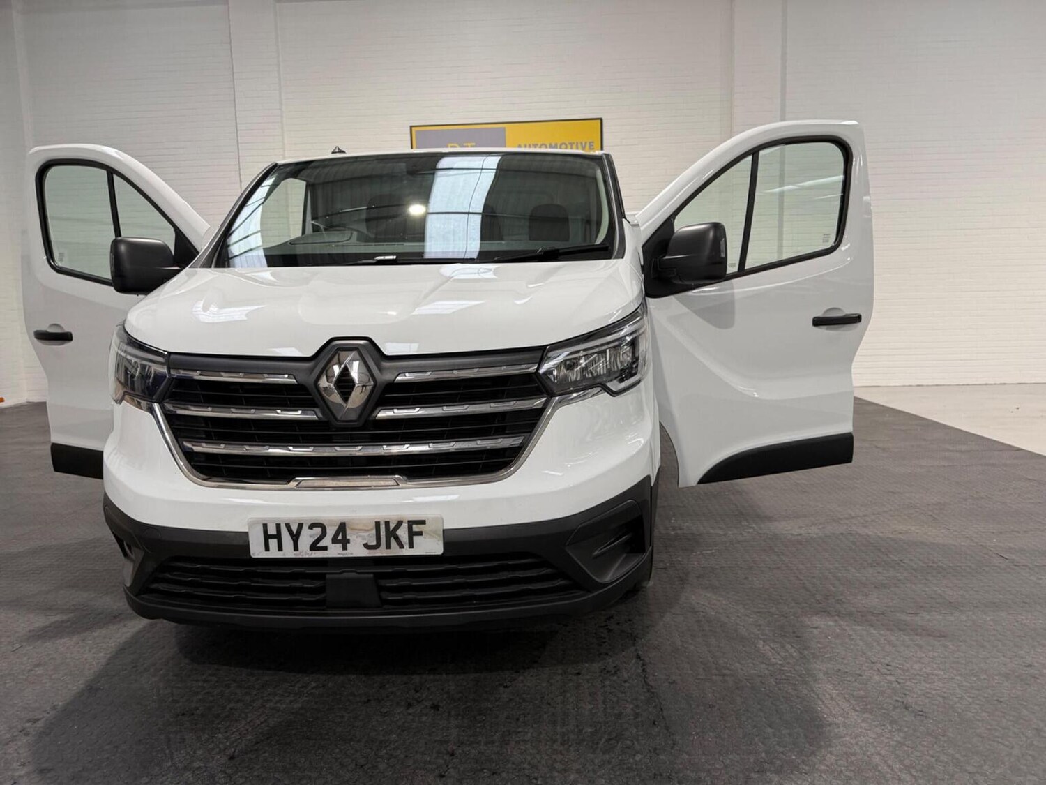 Used Renault Trafic 2024 for sale - 78102339: Photo 98