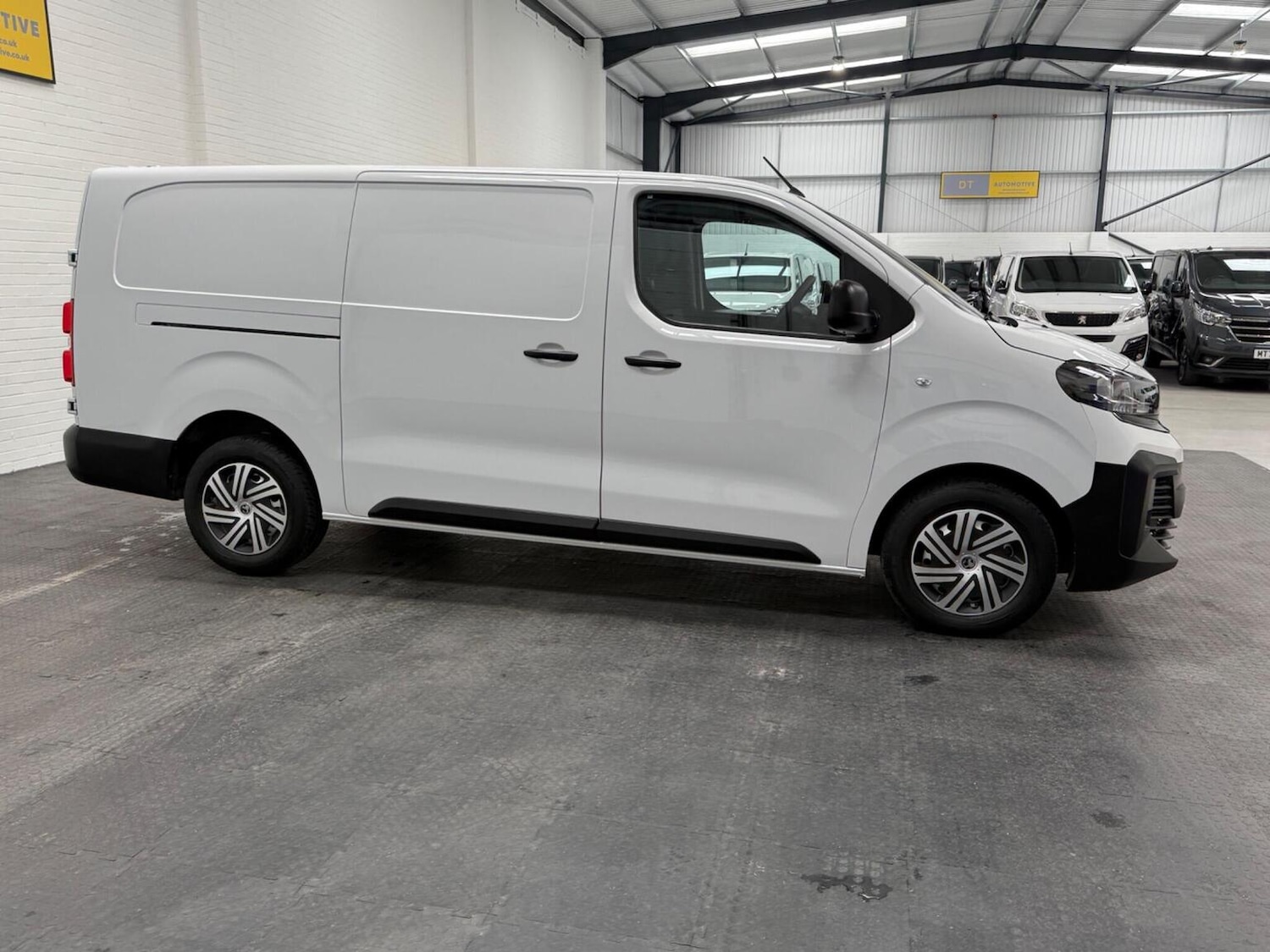 Used Vauxhall Vivaro 2024 for sale - 78102348: Photo 11