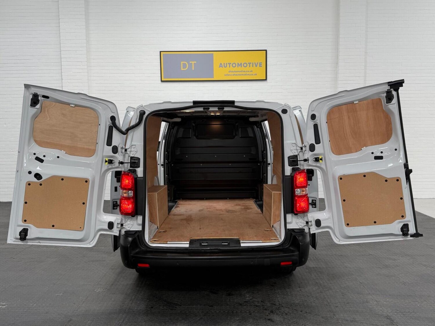 Used Vauxhall Vivaro 2024 for sale - 78102348: Photo 3