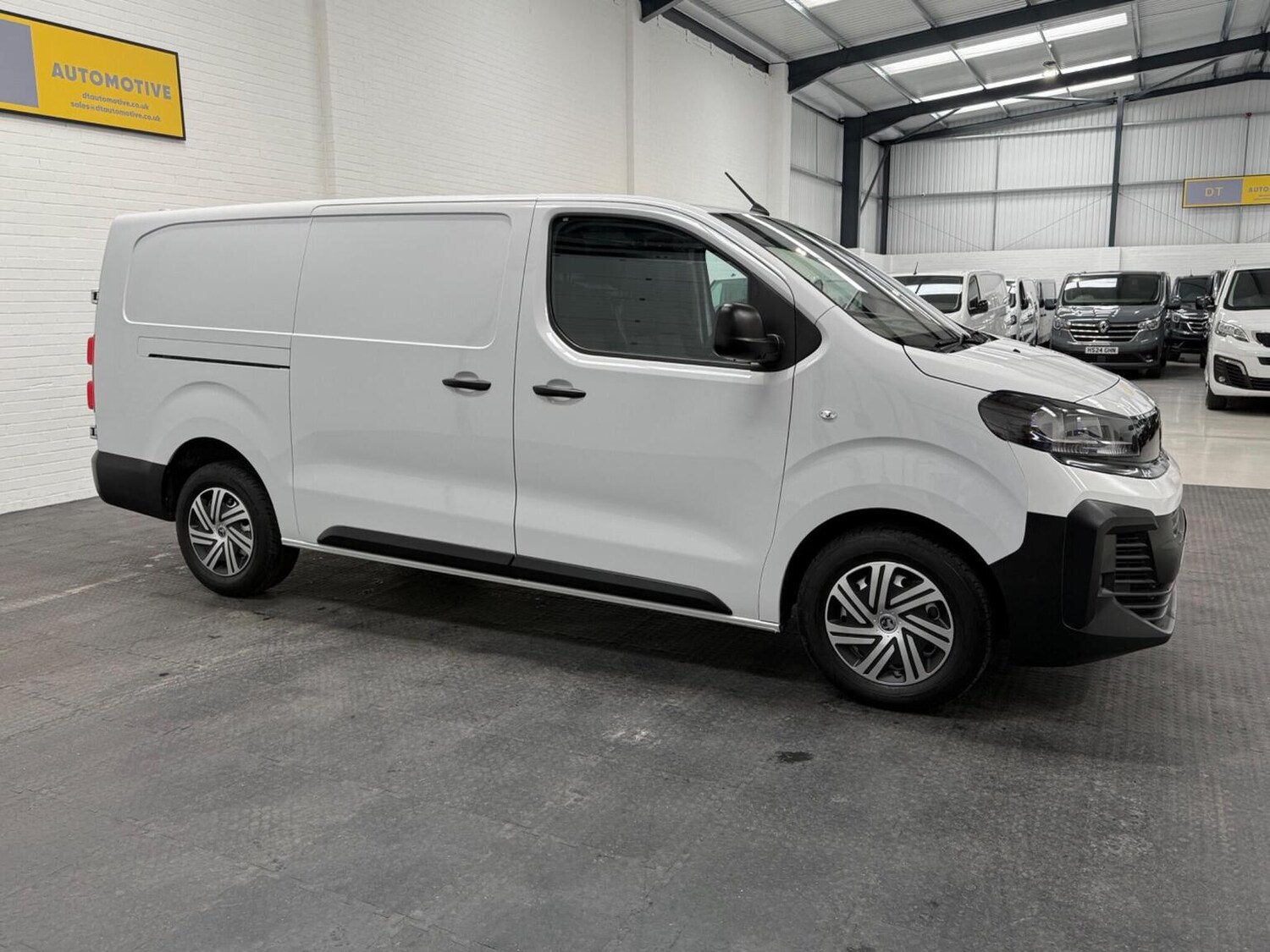 Used Vauxhall Vivaro 2024 for sale - 78102348: Photo 5