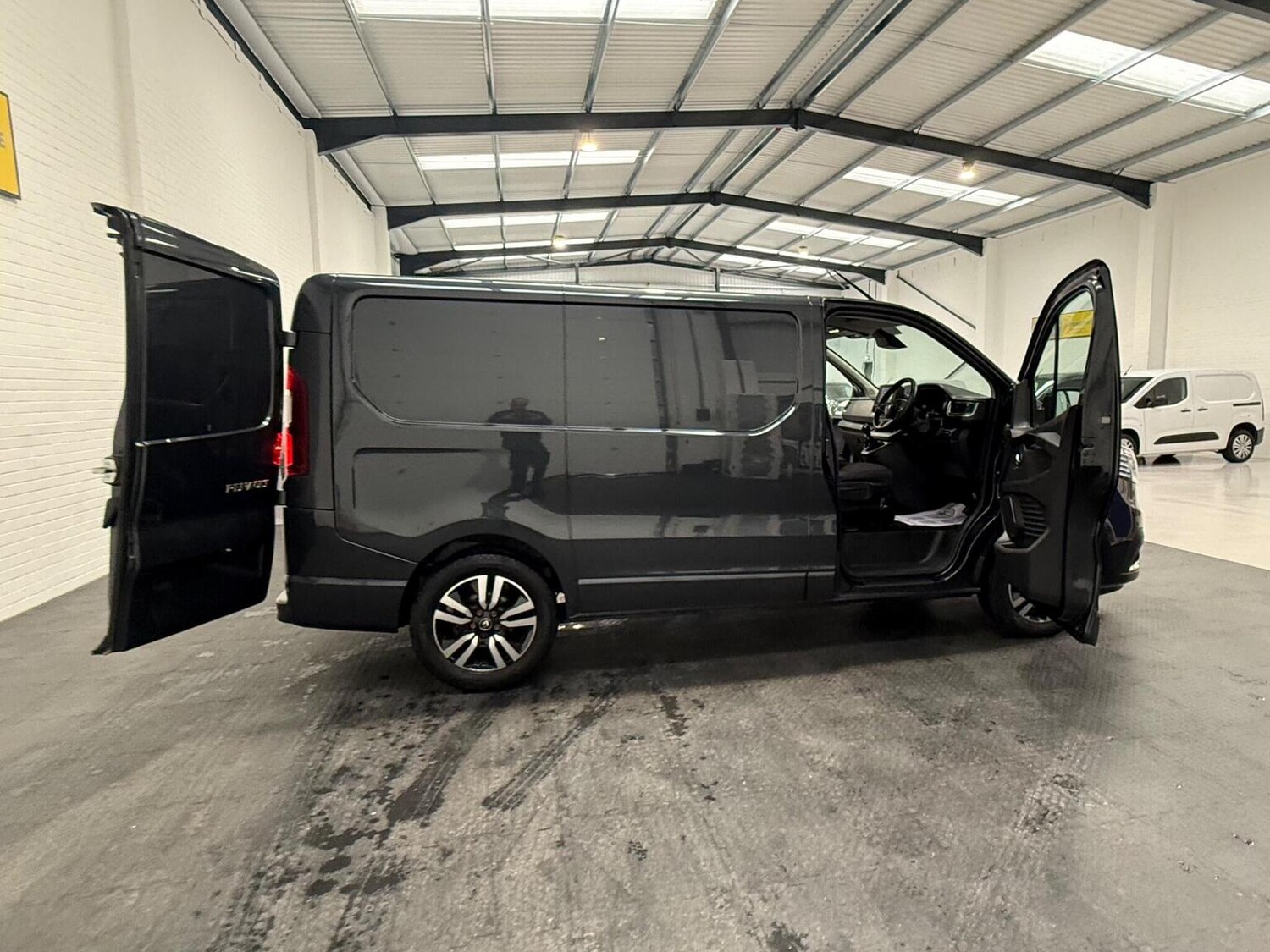 Used Renault Trafic 2022 for sale - 78102341: Photo 64