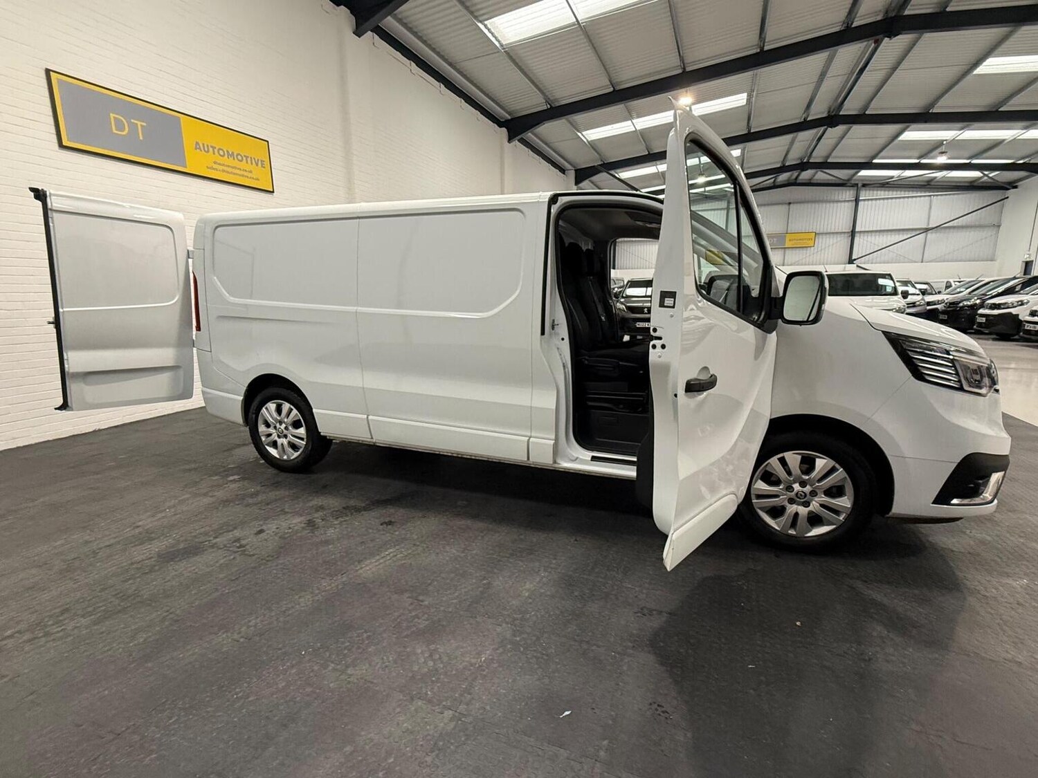 Used Renault Trafic 2024 for sale - 78102336: Photo 35