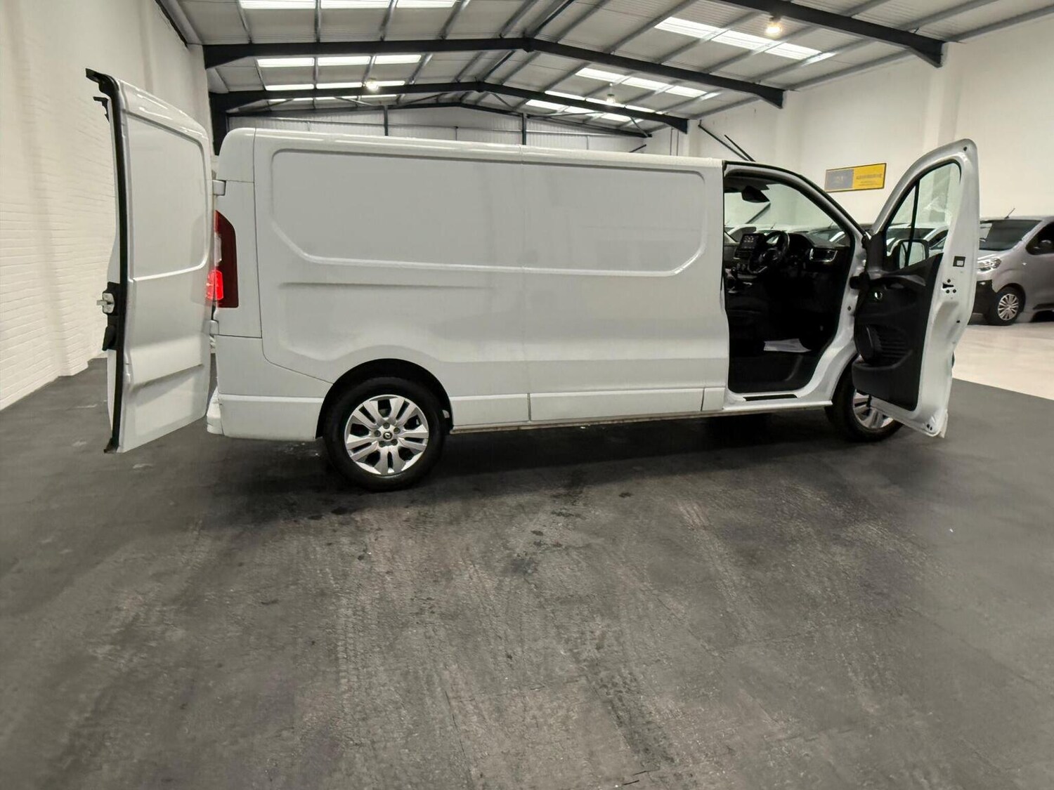 Used Renault Trafic 2024 for sale - 78102336: Photo 63