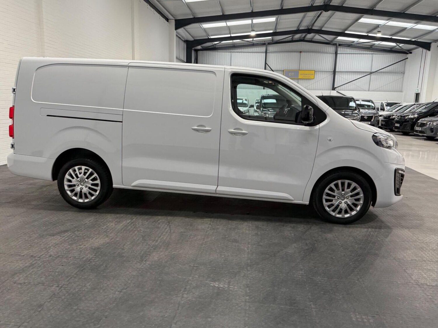 Used Peugeot Expert 2023 for sale - 78102325: Photo 11