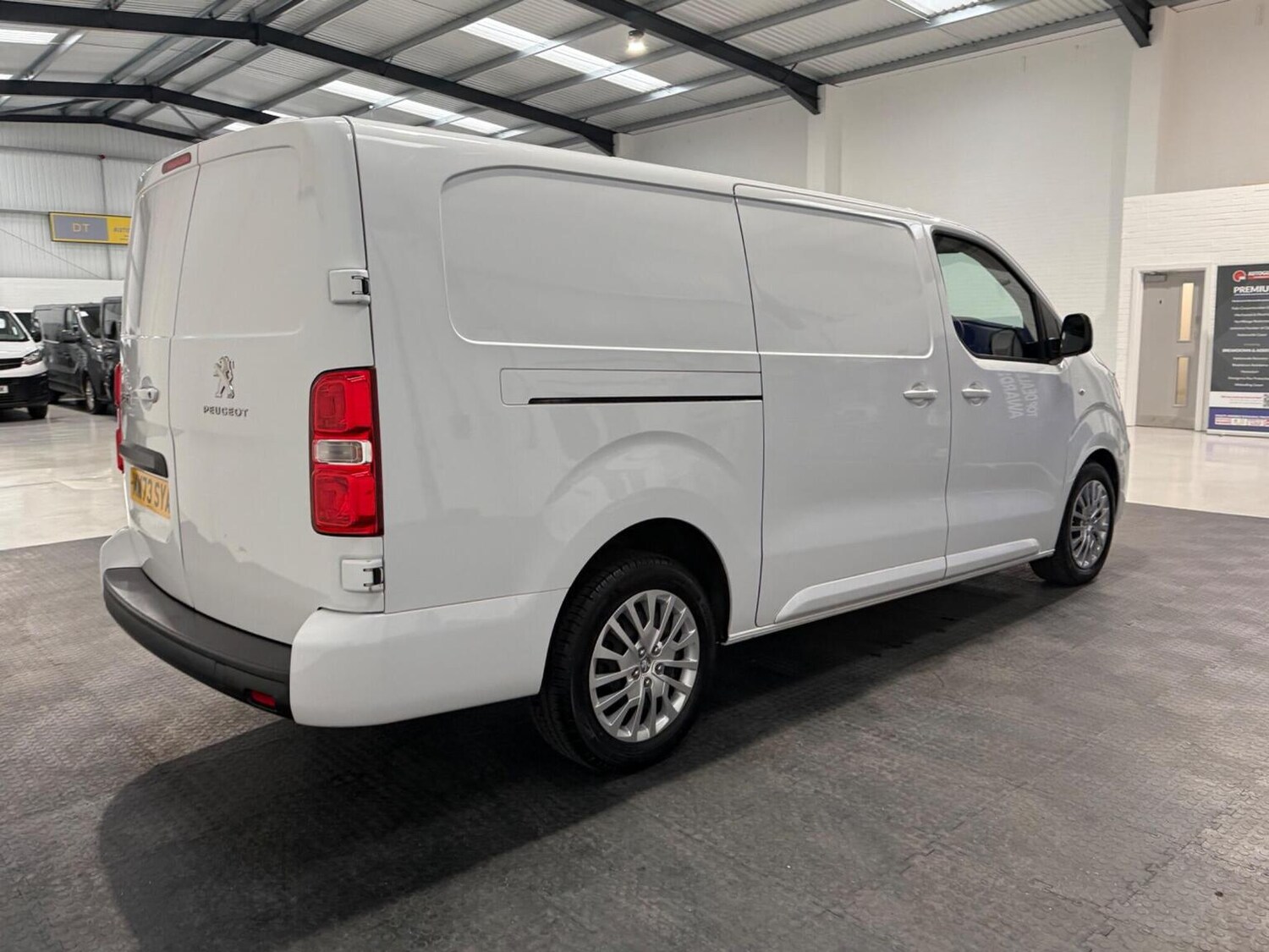 Used Peugeot Expert 2023 for sale - 78102325: Photo 15