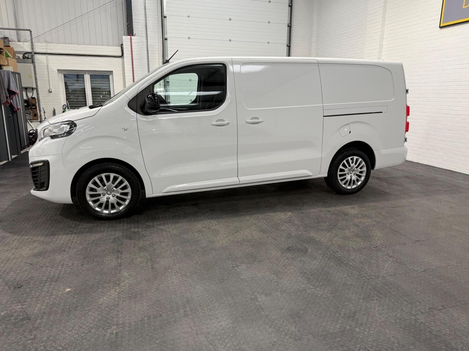 Used Peugeot Expert 2023 for sale - 78102325: Photo 21